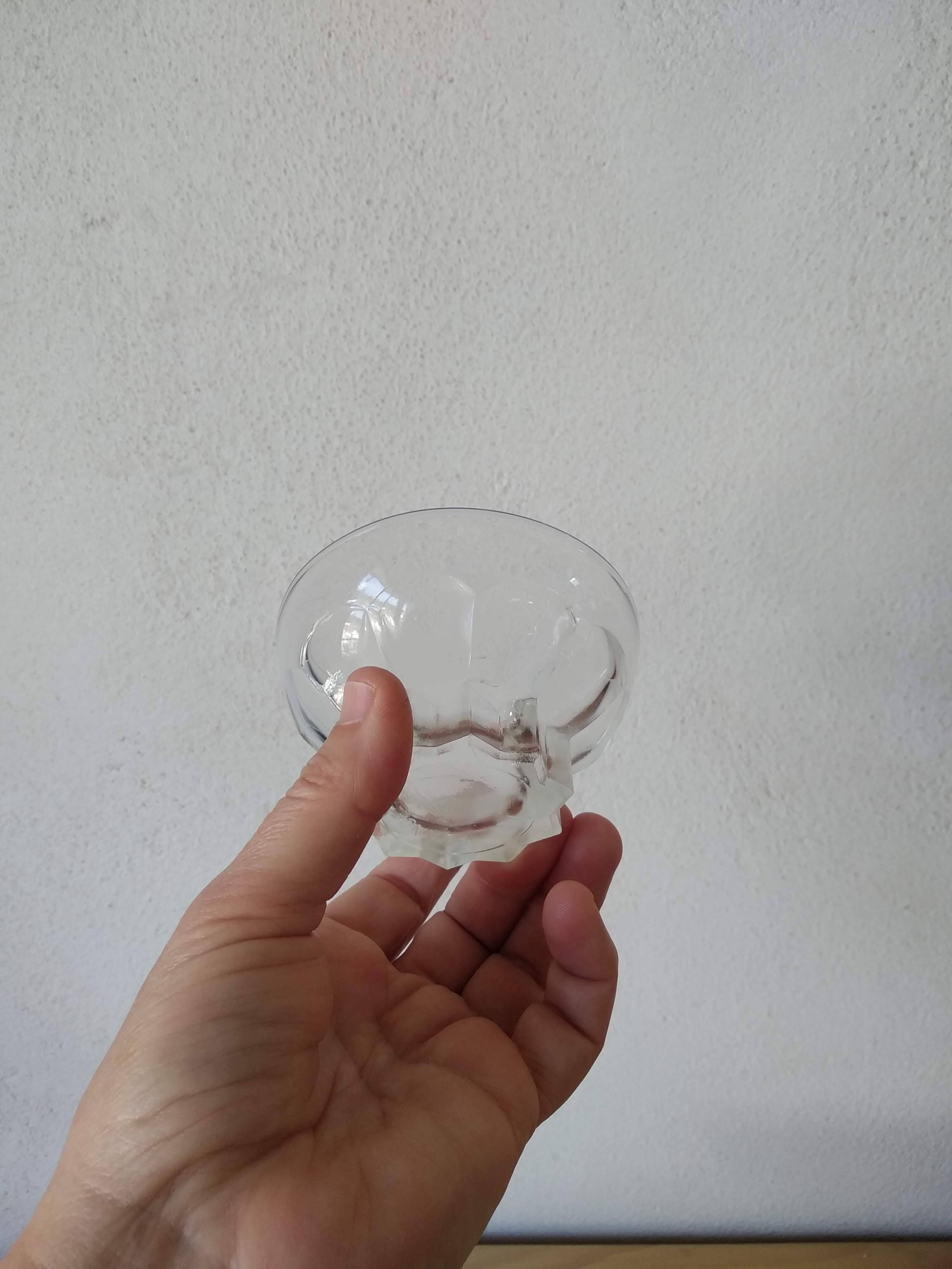 6 glass bowls