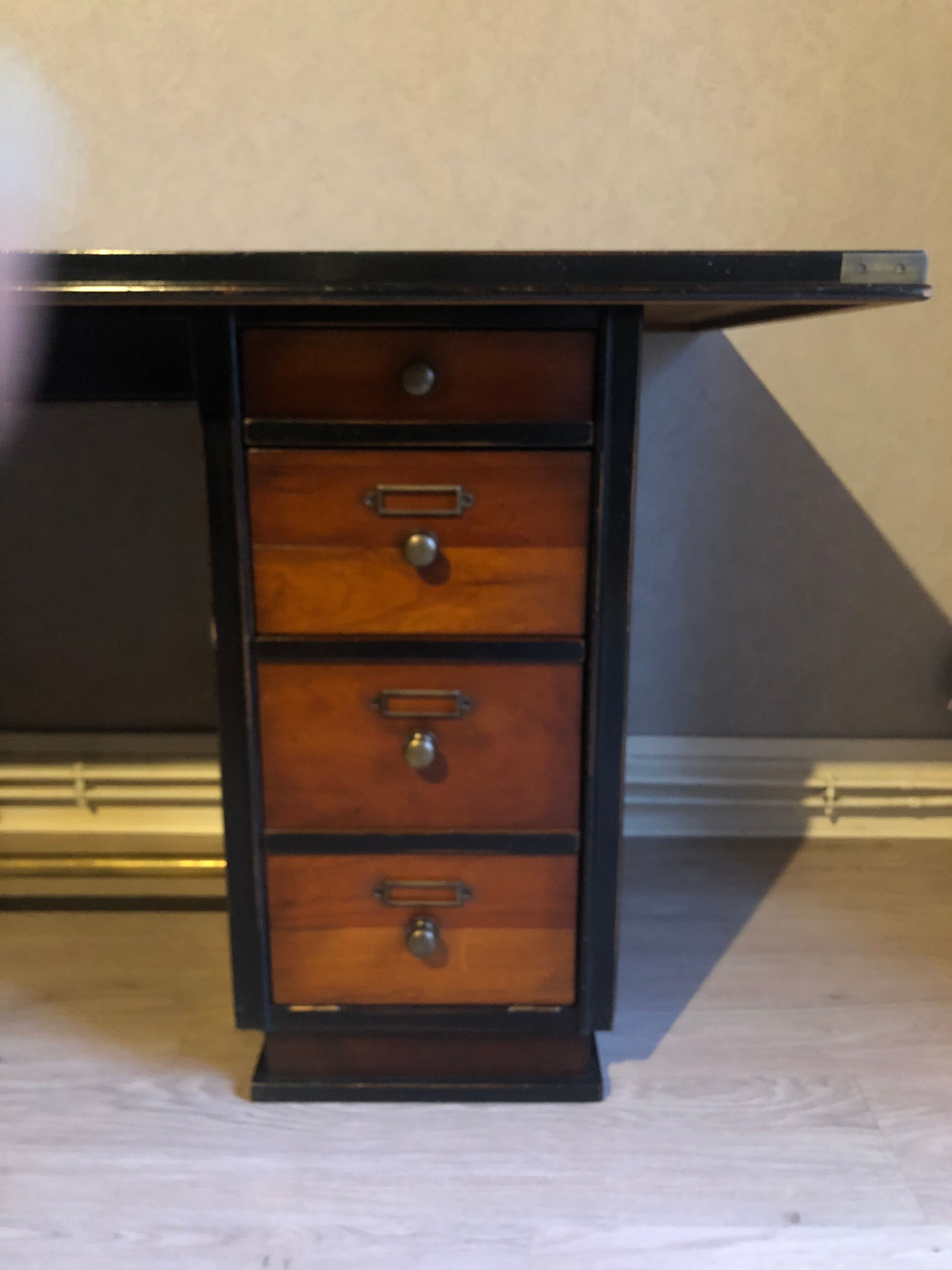 Captain's office per mare per terram