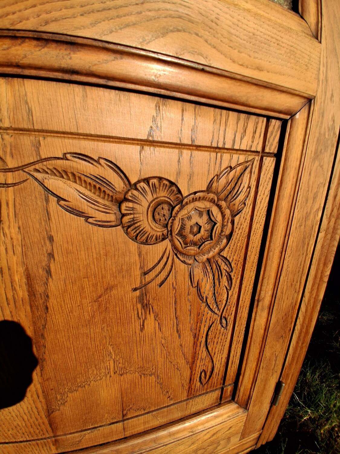 Glass-fronted hosiery cabinet