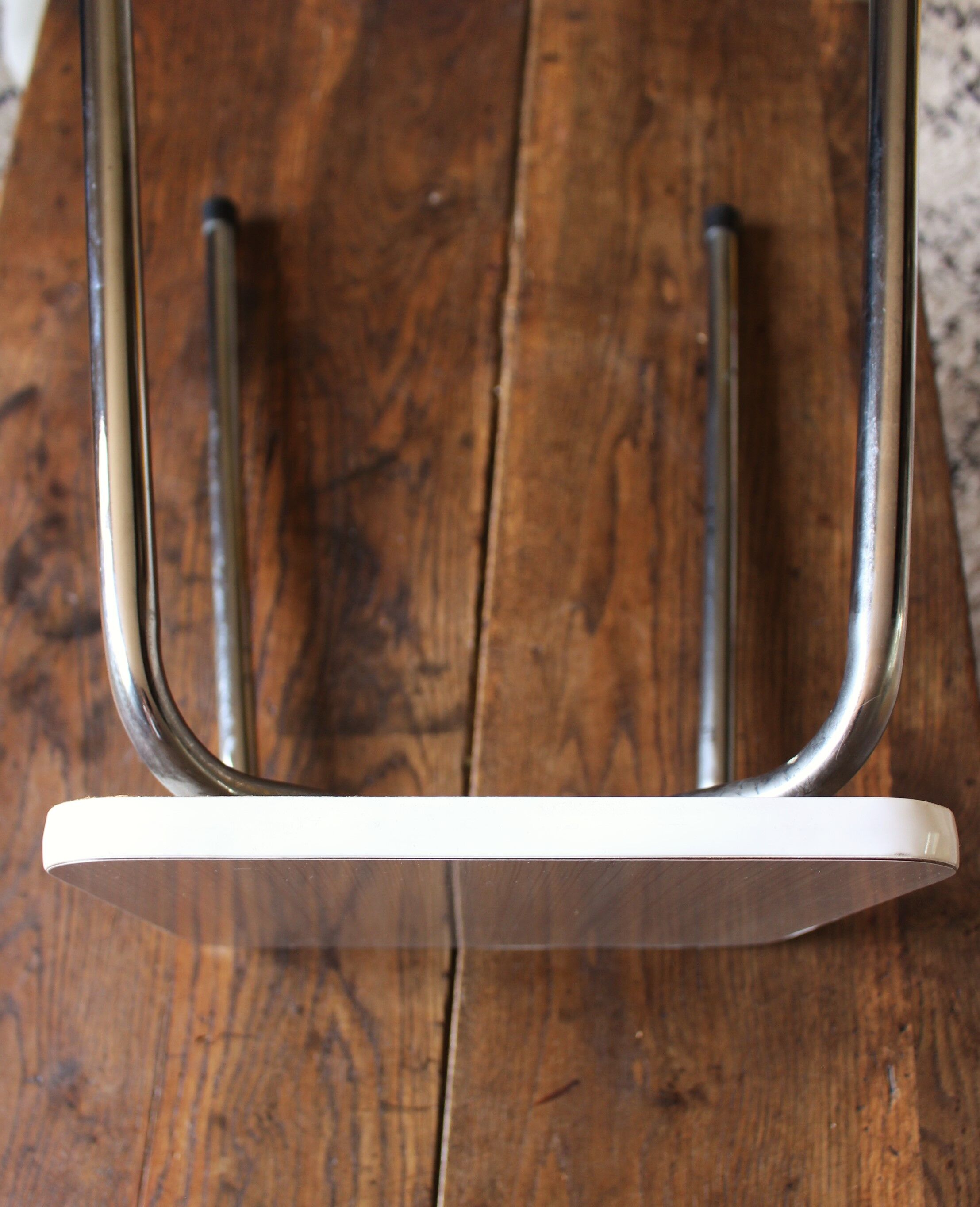 Stool formica light gray stripes