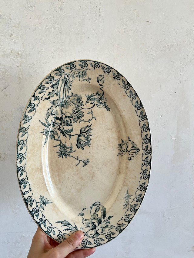 Large oval flat Terre de Fer Gien