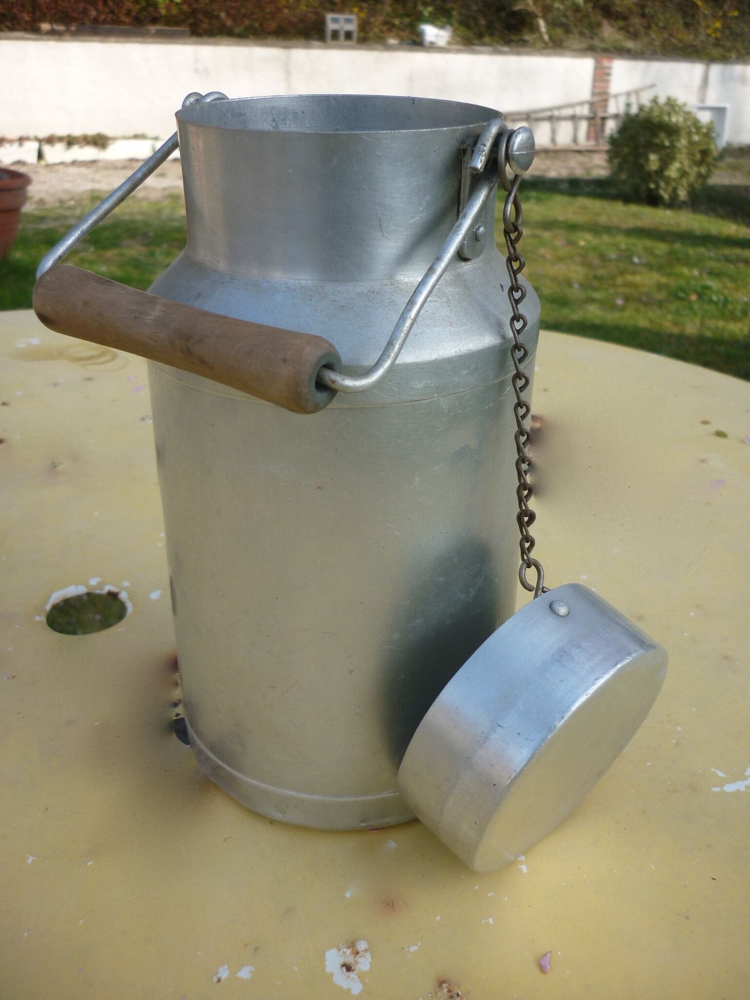 Old 2L milk pot, The Clover