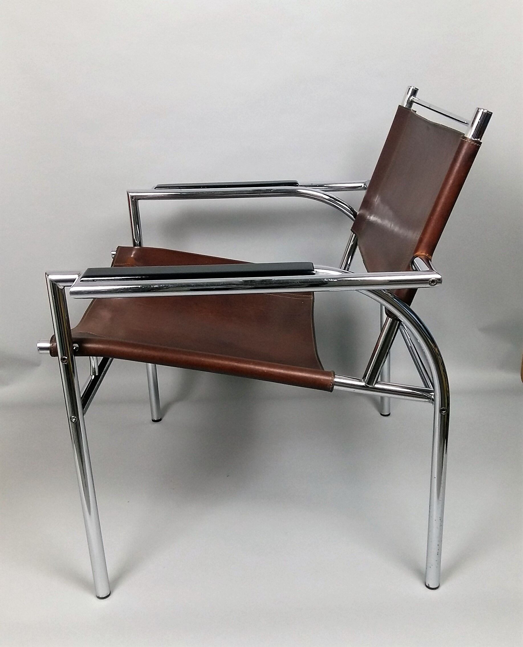 Pair of armchairs chromed metal and leather, 60 years