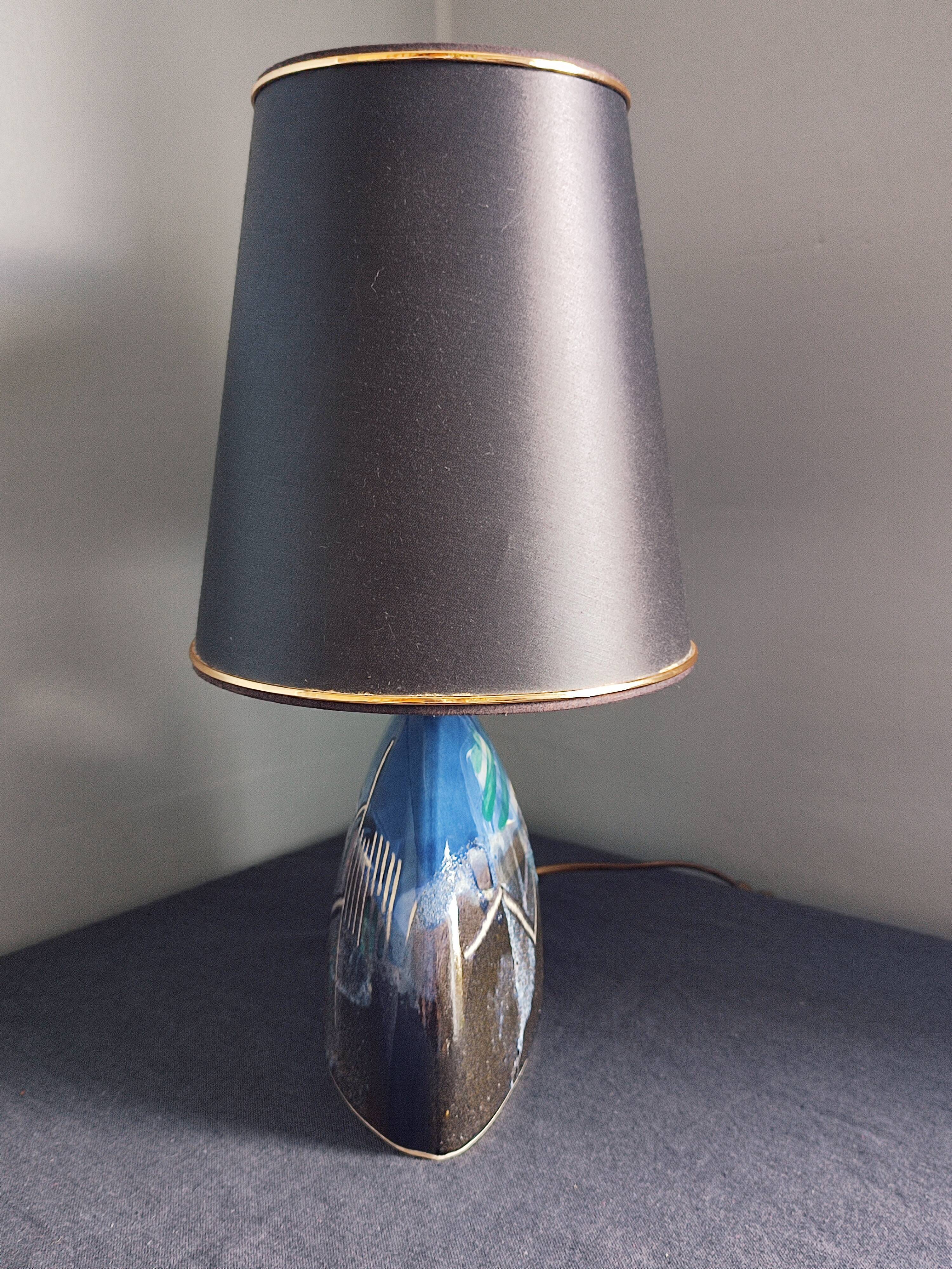 Table lamp with its vintage ceramic lampshade