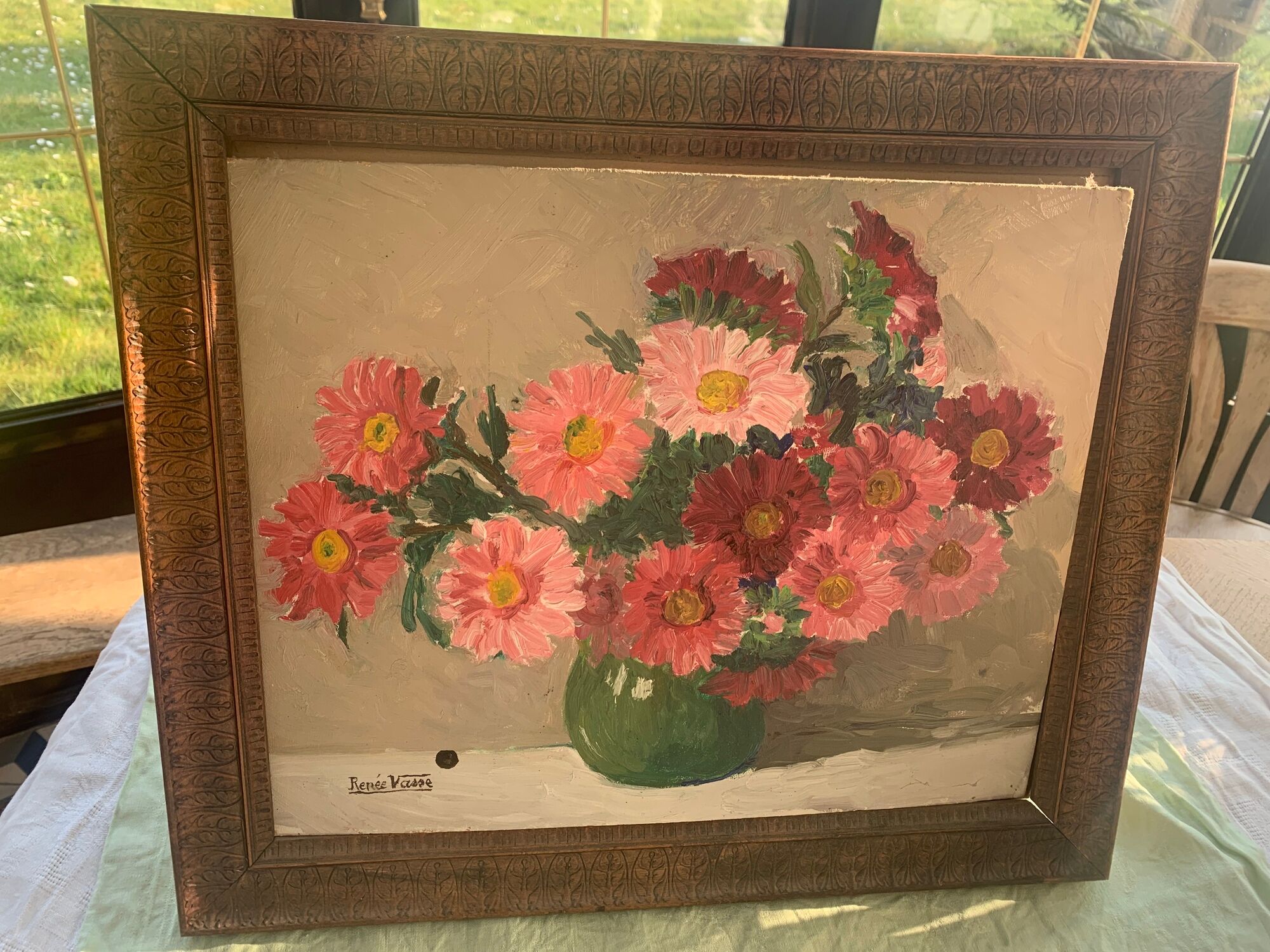 Painting the bouquet of Daisies signed Renée VAsse, old frame