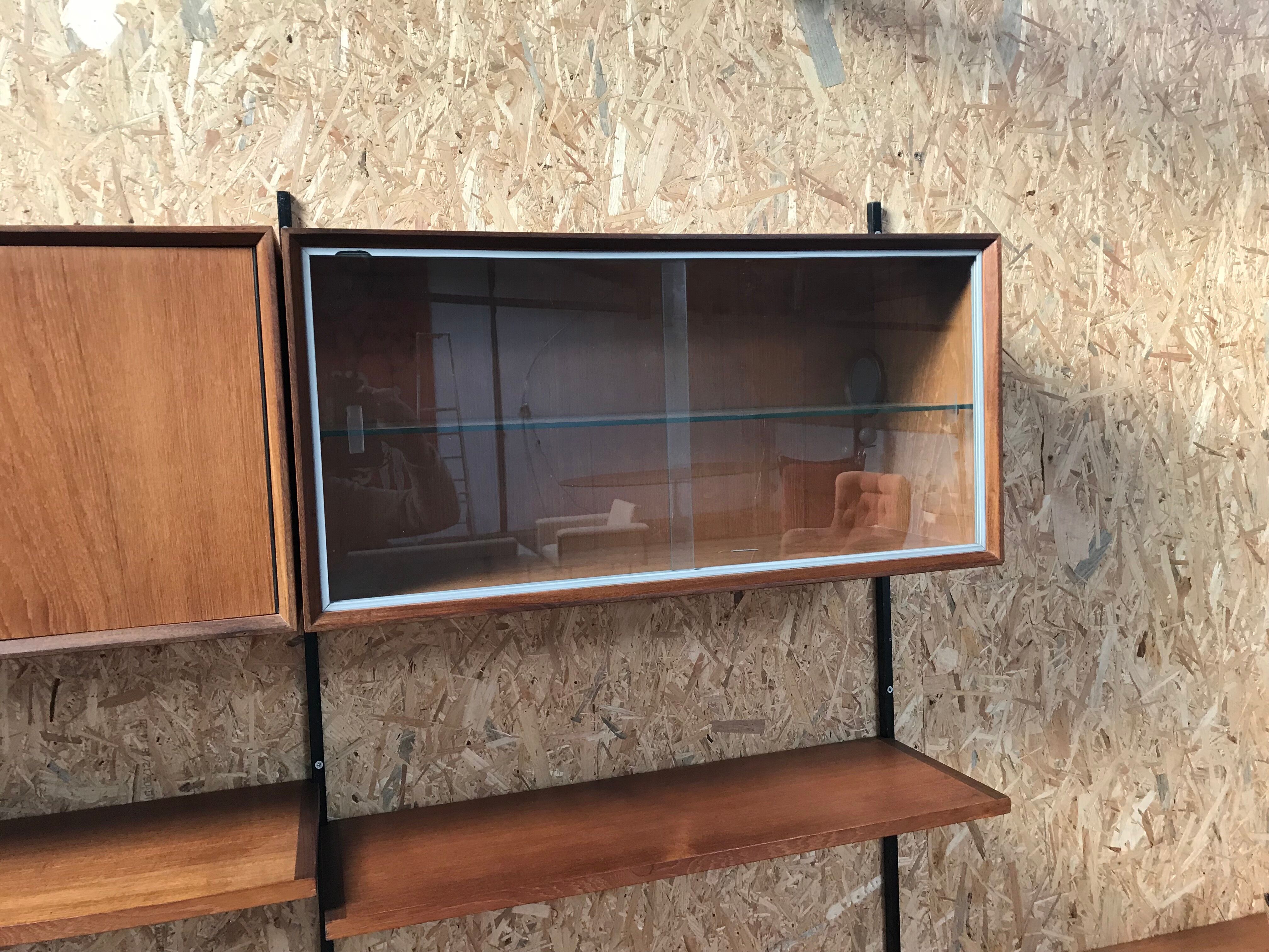 Wall bookcase