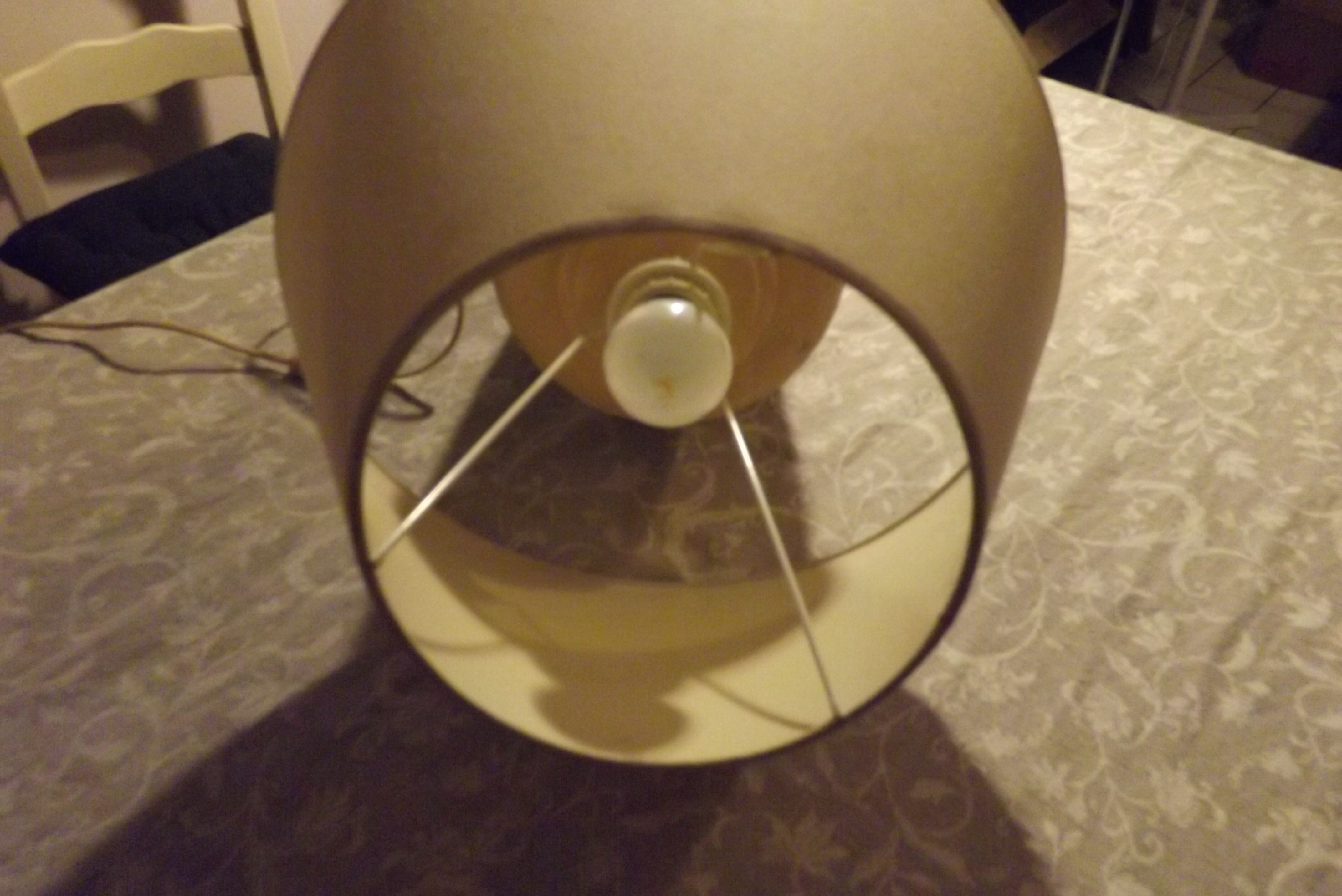 Ceramic white and bronze table lamp