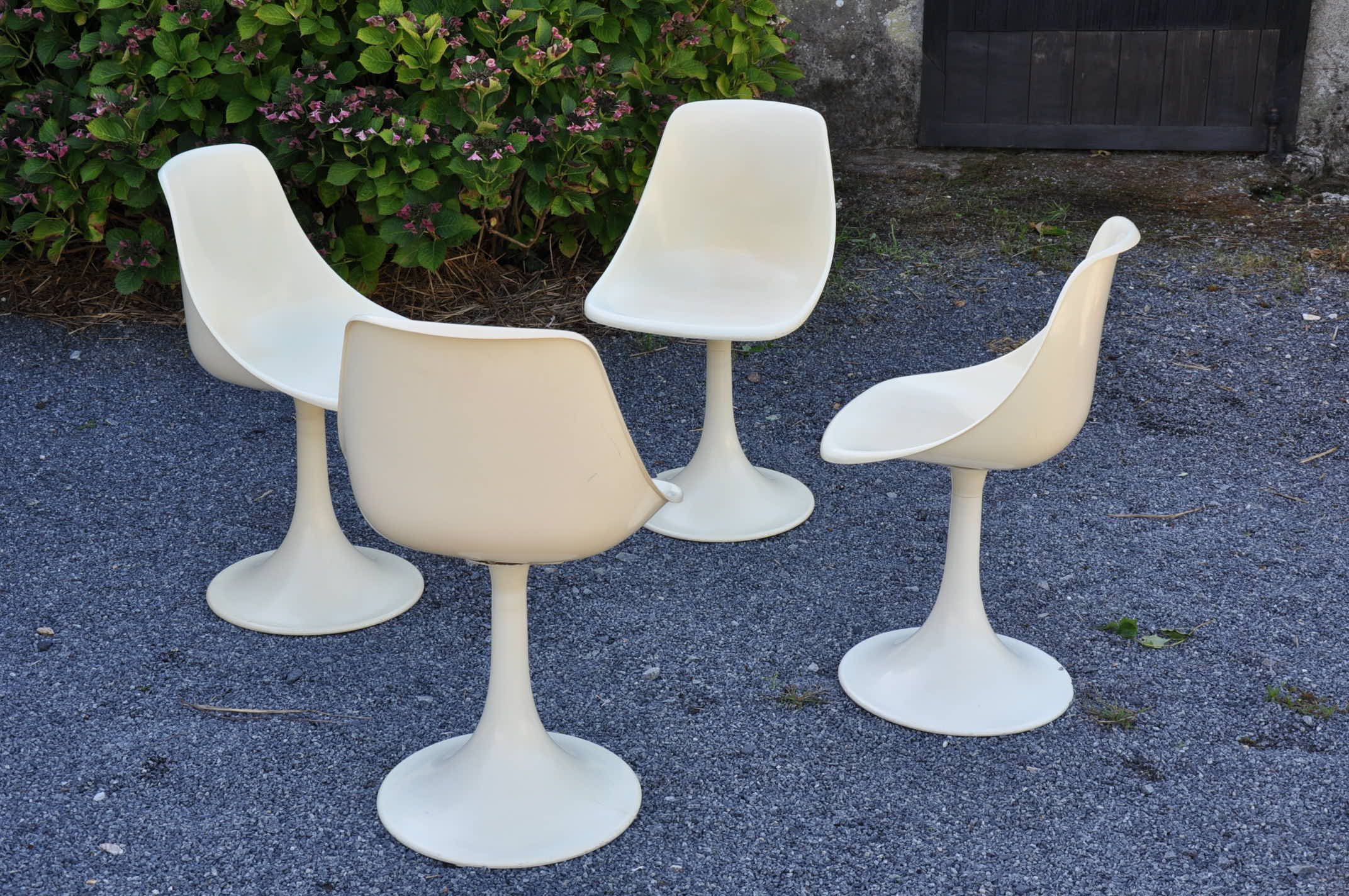 70s foot tulip chairs