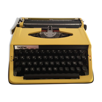 Typewriter brother 800 deluxe yellow
