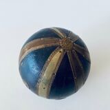 Decorative ball in wood and laion
