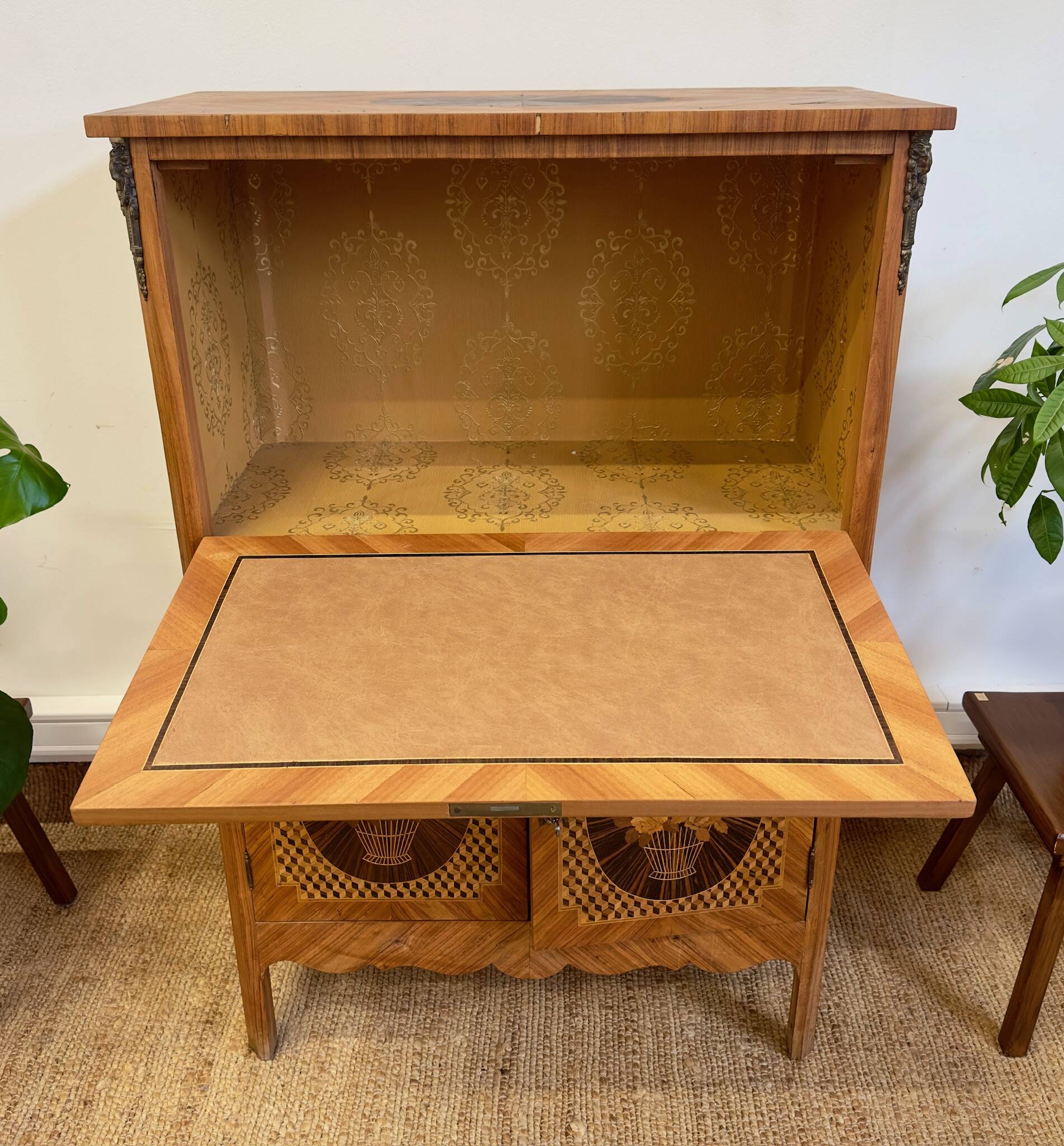 Wooden drop-leaf secretary in Louis XV style – Floral decoration