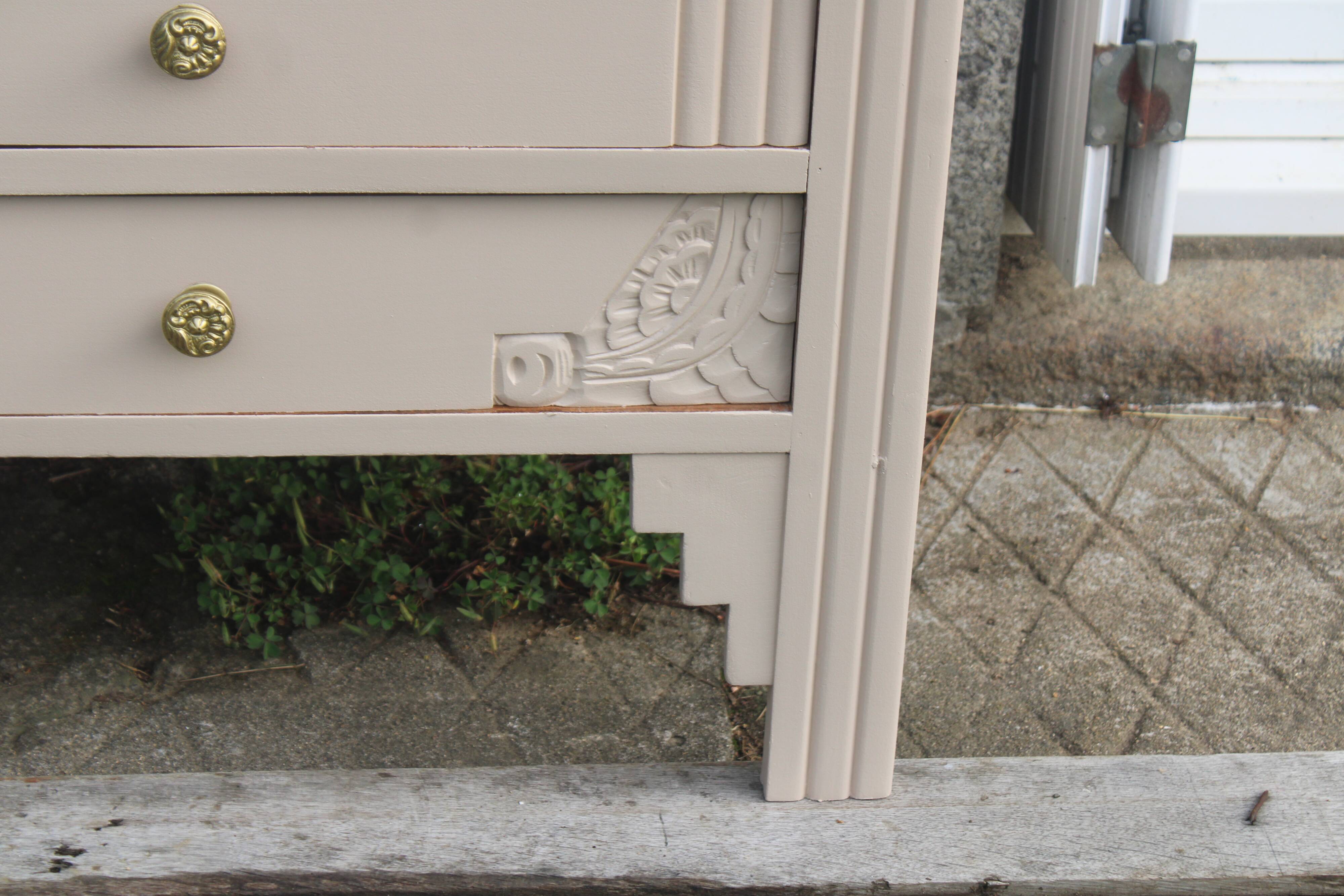 Commode vintage rénovée avec marbre rouge et blanc – 4 tiroirs