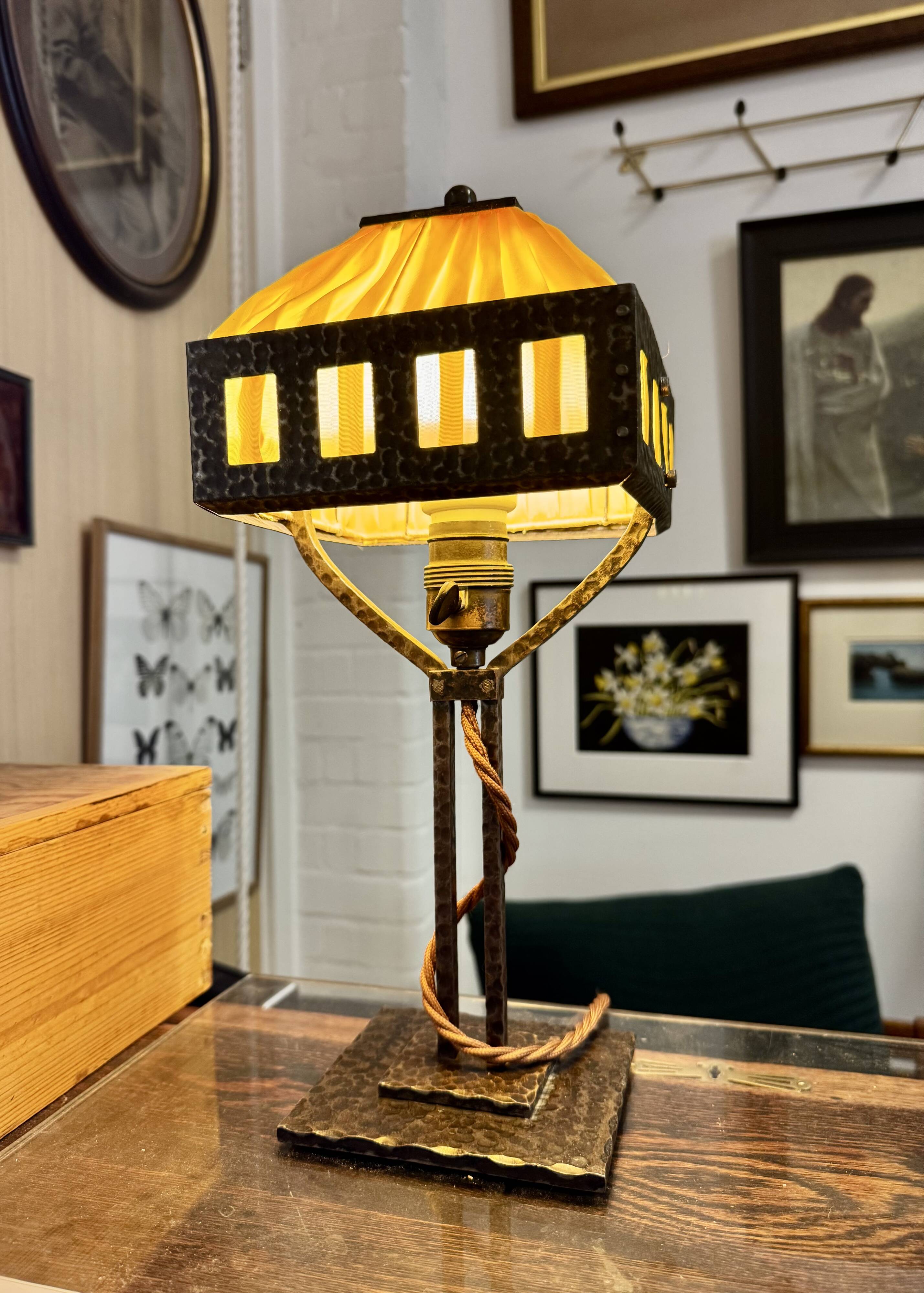 Lampe de table suédoise Arts and Crafts par Arvid Böhlmarks