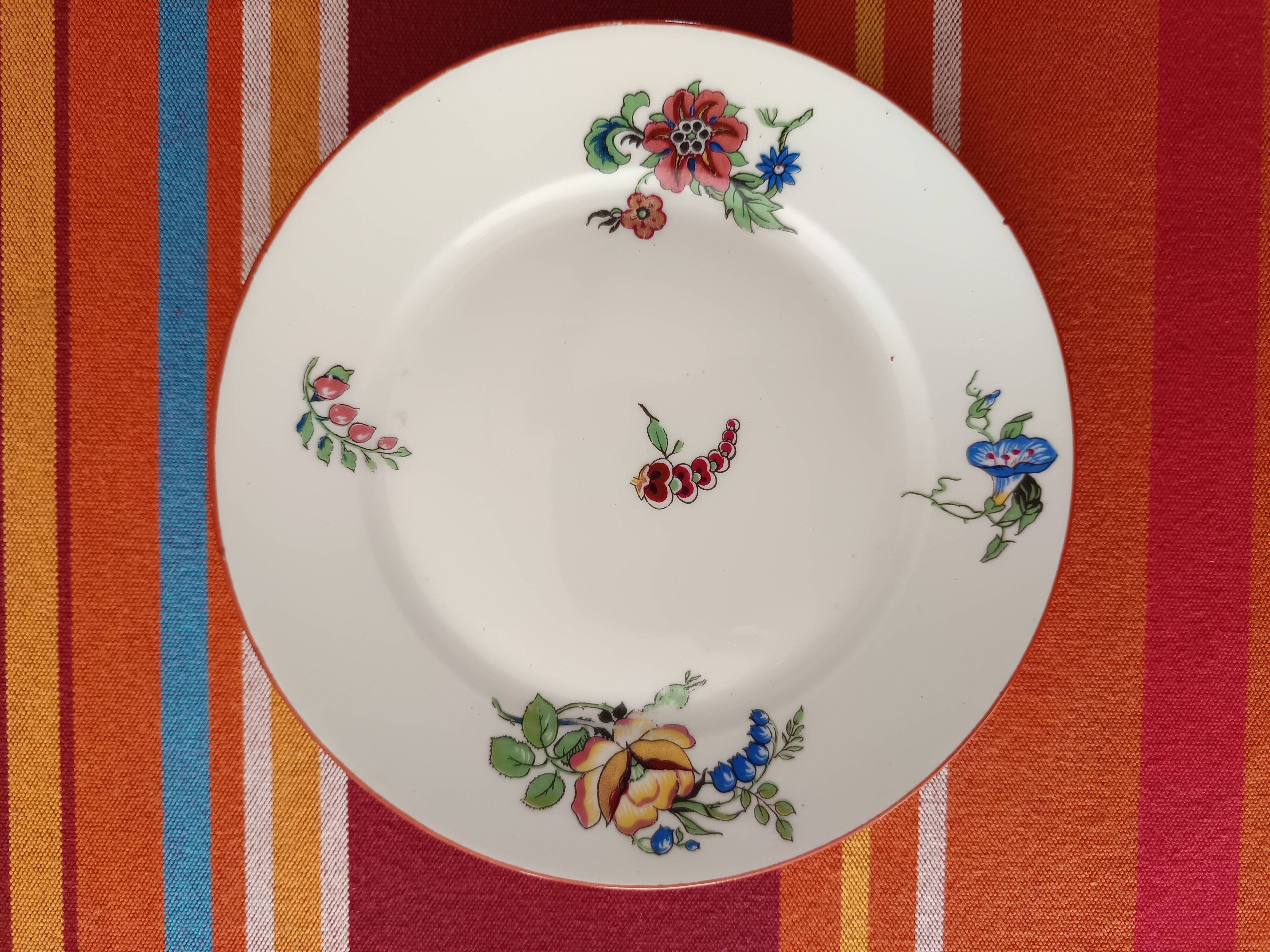 Dessert plate in porcelain