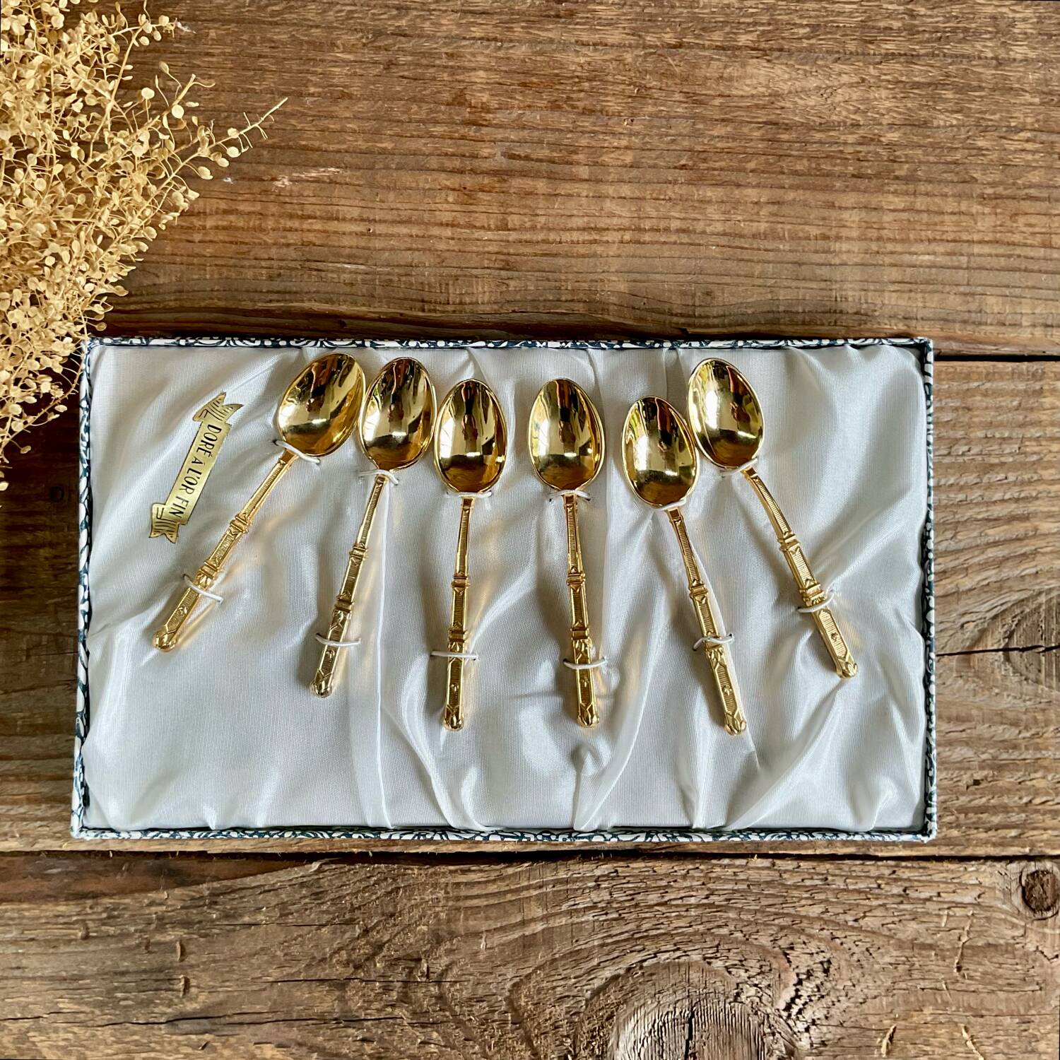 6 small gold-plated mocha spoons