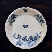 Antique flat plates, ironstone, Onnaing Nord - Floral and ribbon pattern.
