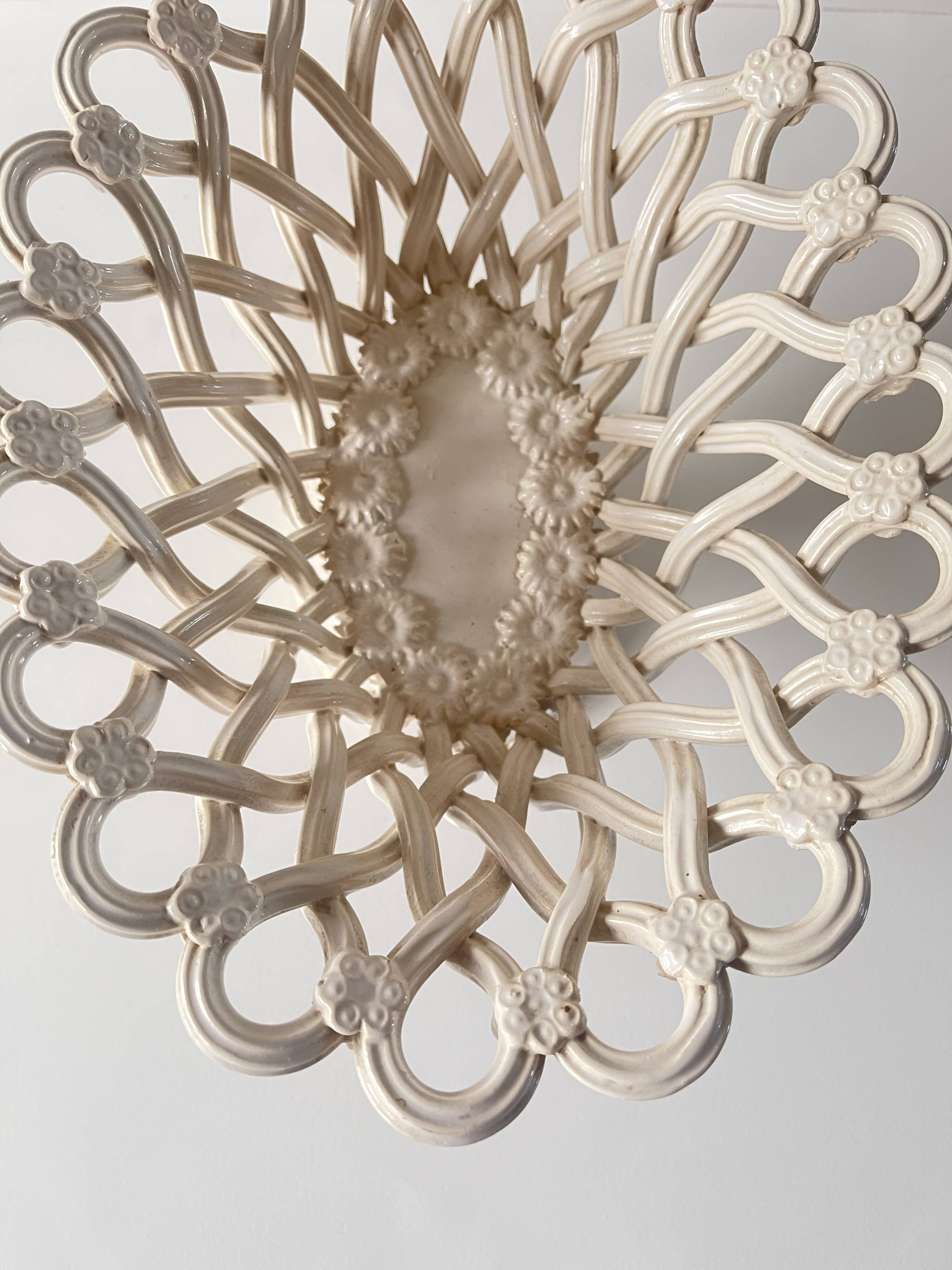 Pichon uzes earthenware basket