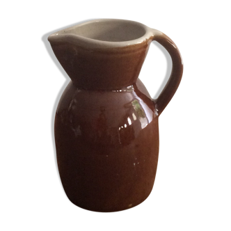 Berry sandstone pitcher
