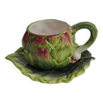 Tasse et sous-tasse en barbotine en forme d'artichaut