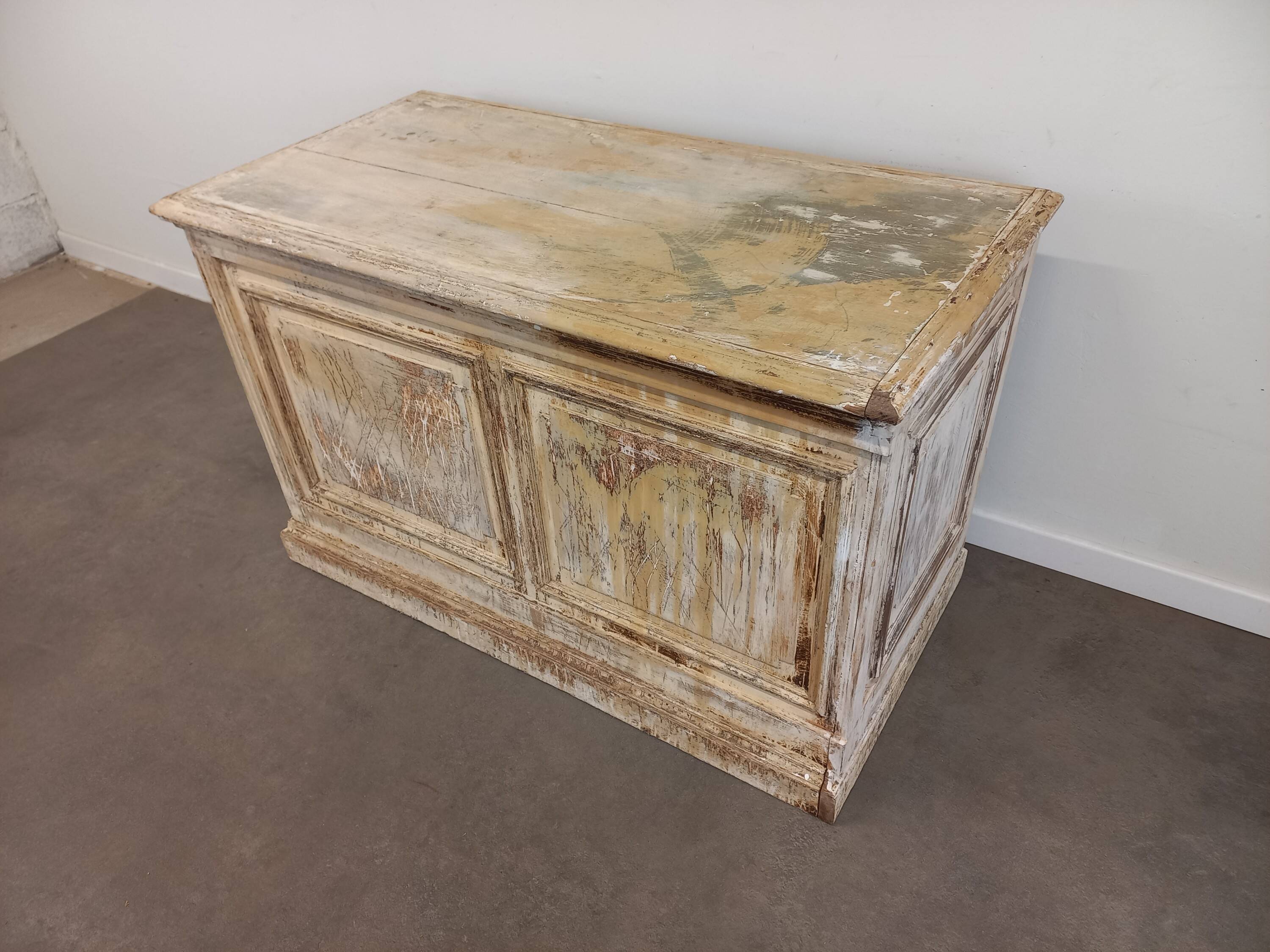 patinated store bank