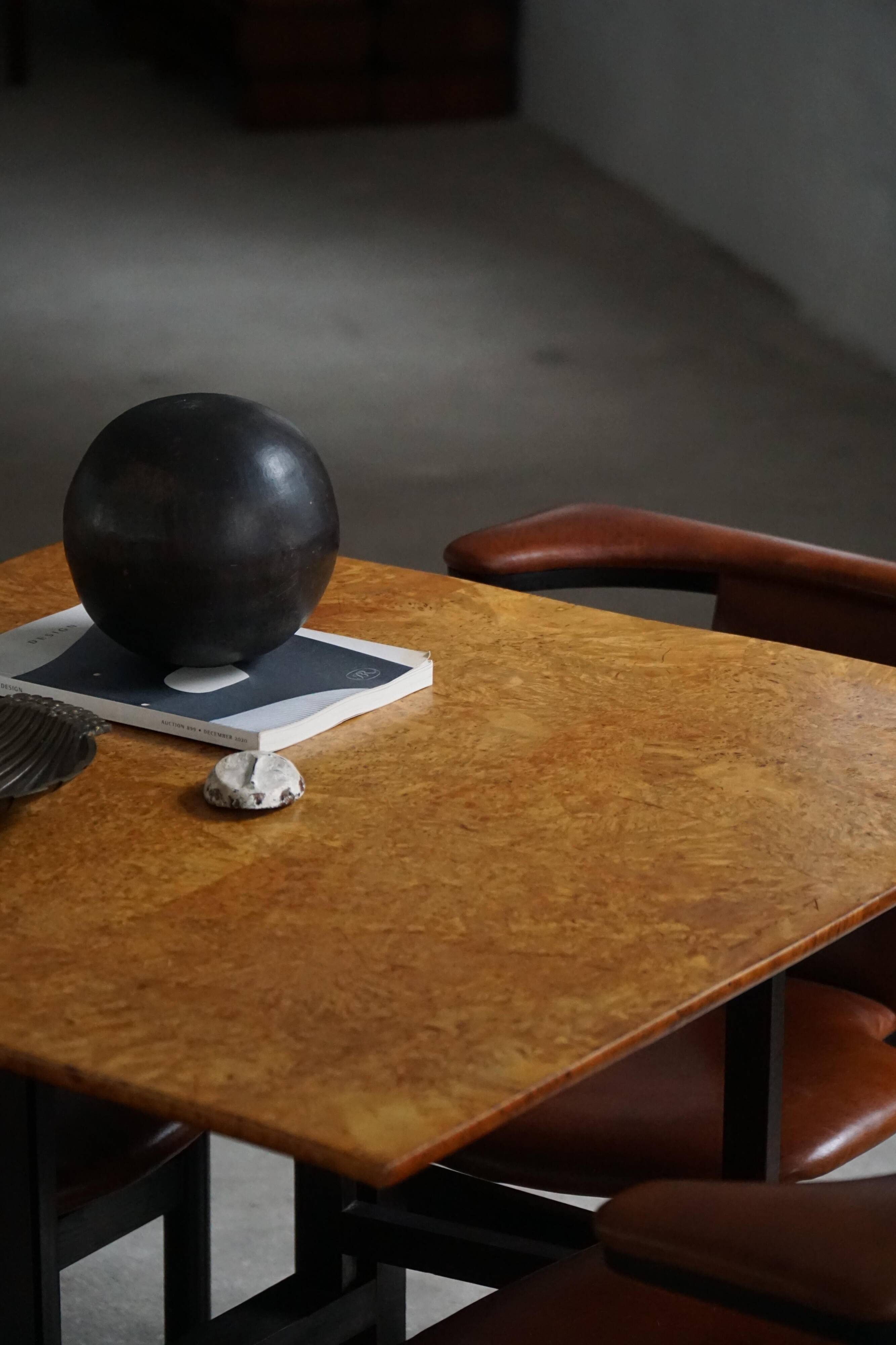 Antique Swedish table with a tilting top from the early 19th century in birch, 1800-1850s.