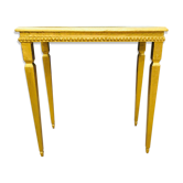 Table basse en bois doré