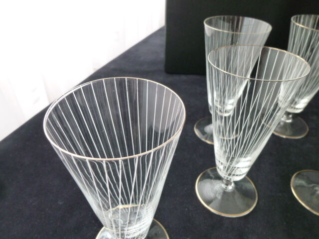Set of 5 glass flutes engraved lined decoration art deco style