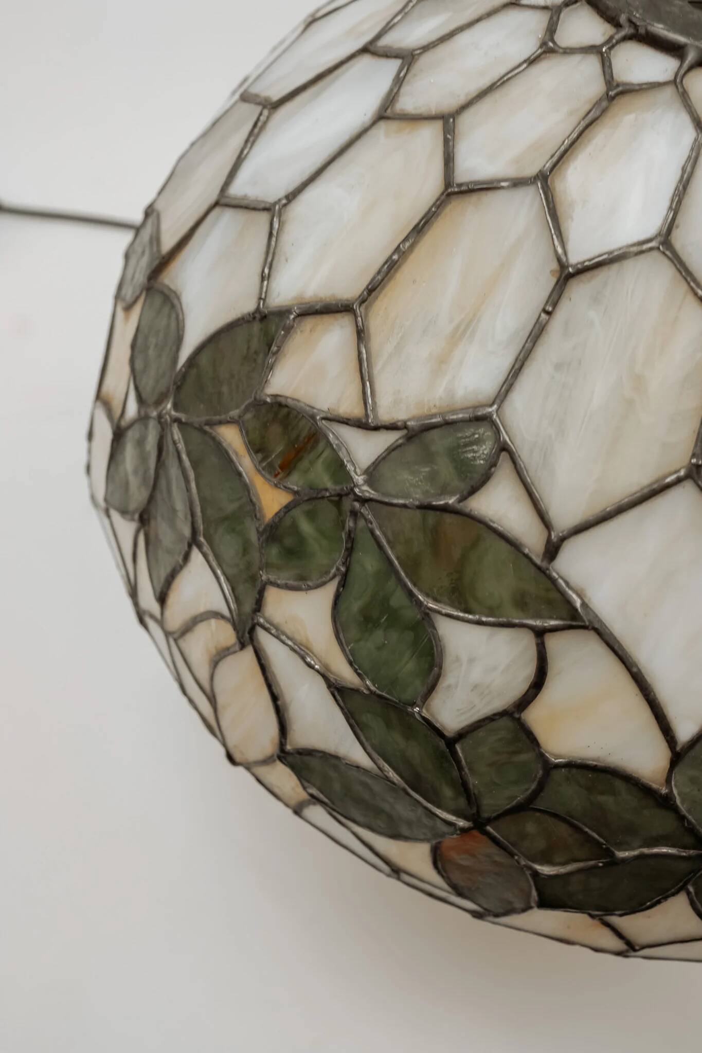 Tiffany-style table lamp with stained glass shade