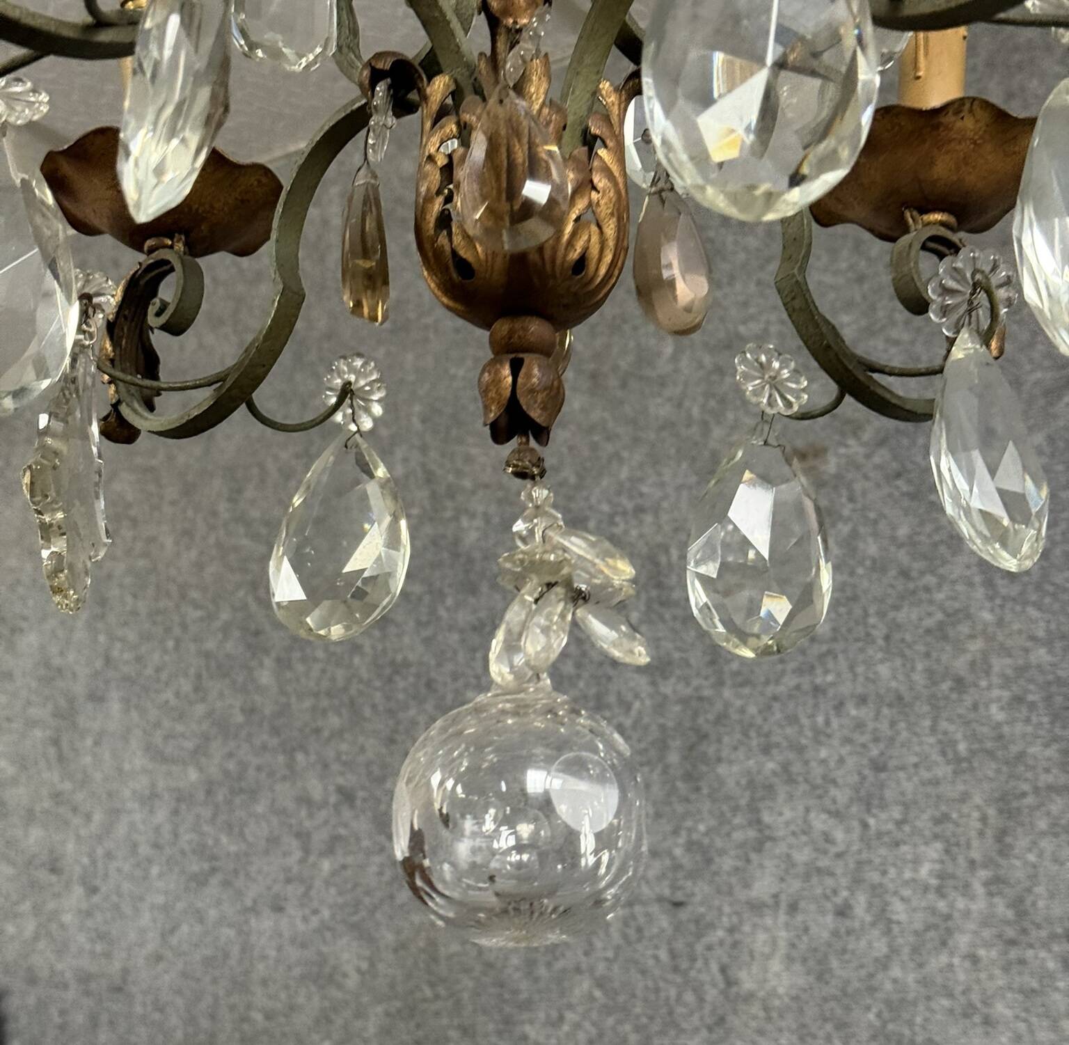 Venetian chandelier with gold and lacquered metal tassels, circa 1940