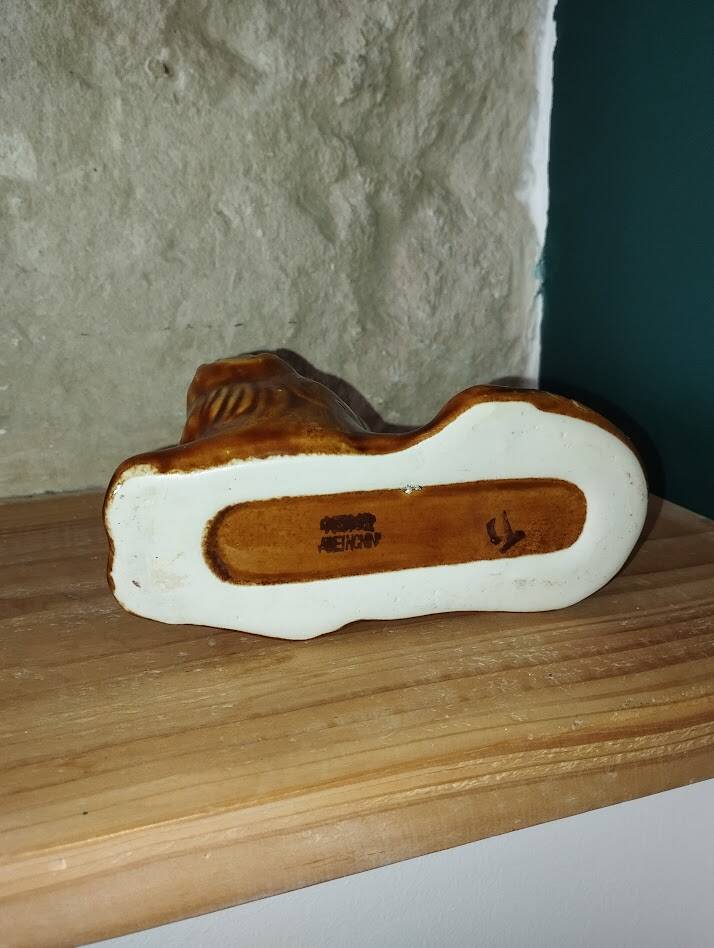 Ceramic lion – Vintage cigarette holder – 1950s–60s