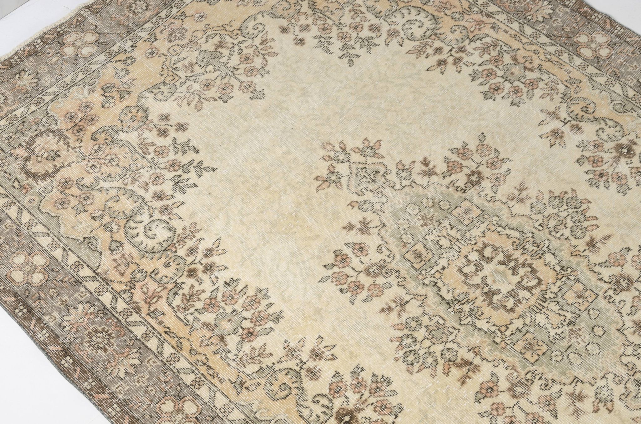 Tapis en laine antique Oushak anatolien