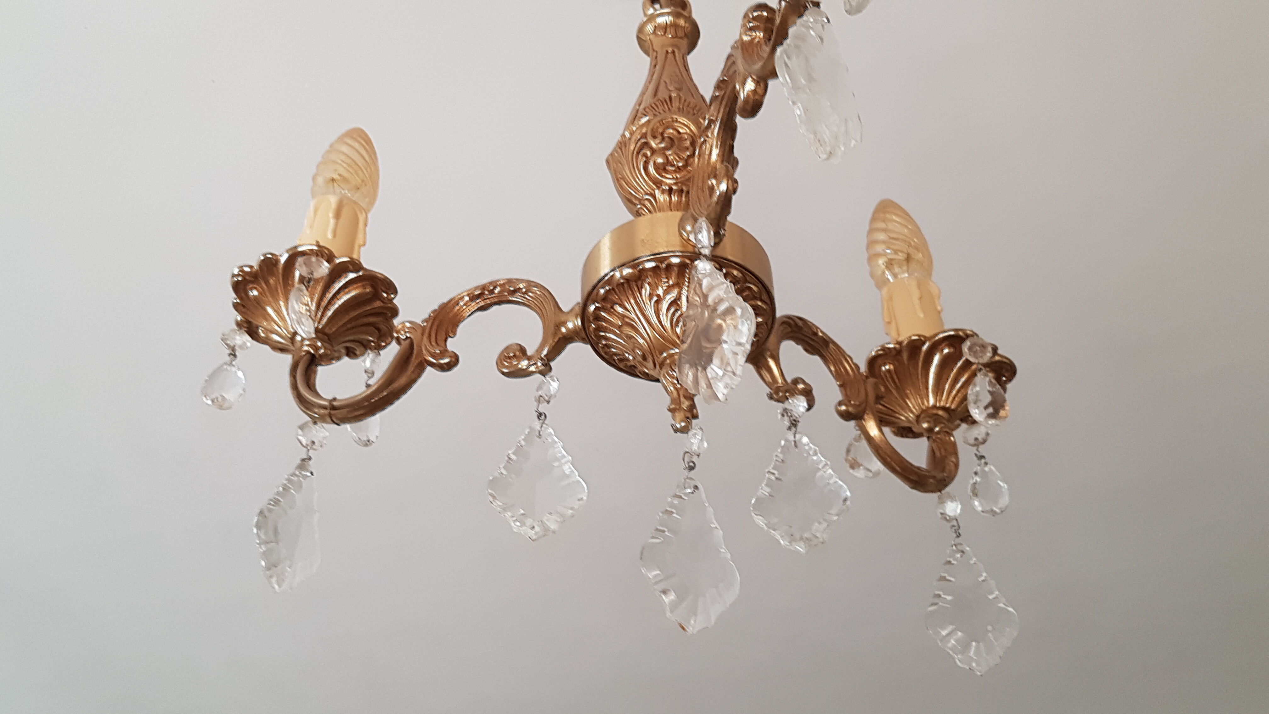 Brass chandelier 3 branches with grapevines, Louis XV style