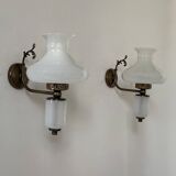 Paire d’applique vintage, opaline et laiton, France, 1970