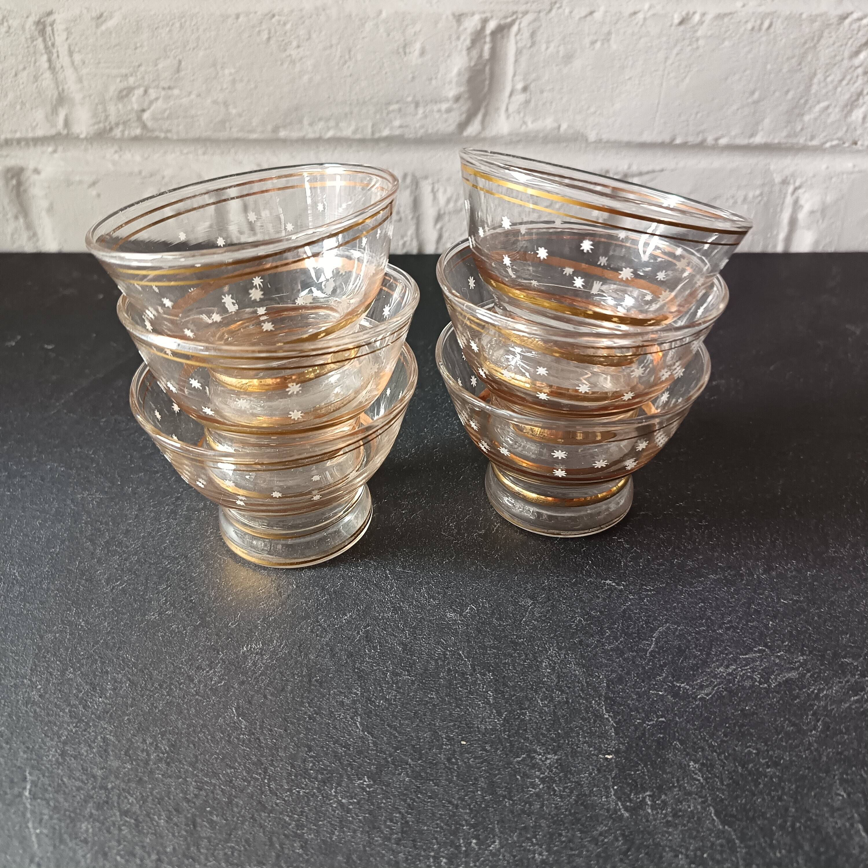 6 vintage champagne glasses from the 50s with gold trim and white stars