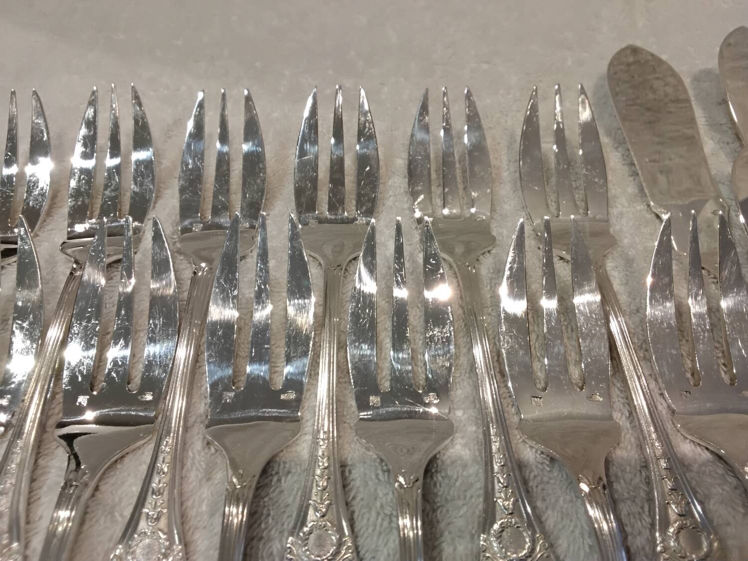 12 forks and 12 fish knives, silver-plated metal, Apollo Empire