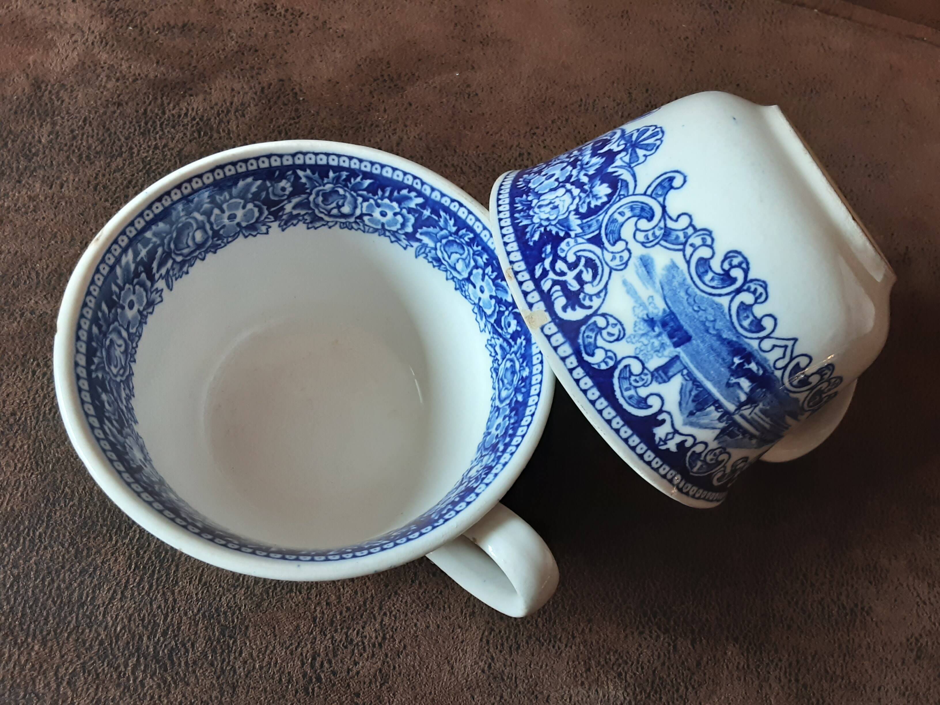 Set of 2 England cups and saucer