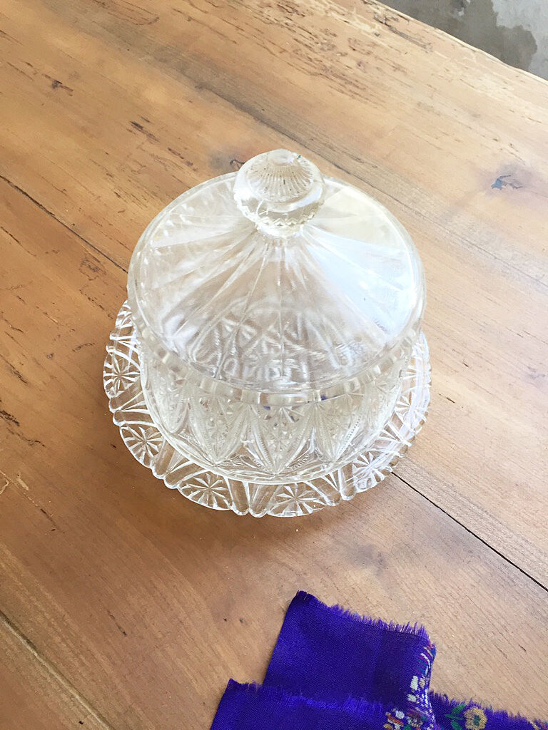 Presentation dish for cakes