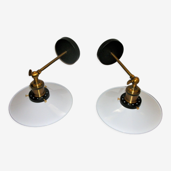 Pair of metal wall lamps in black and white color