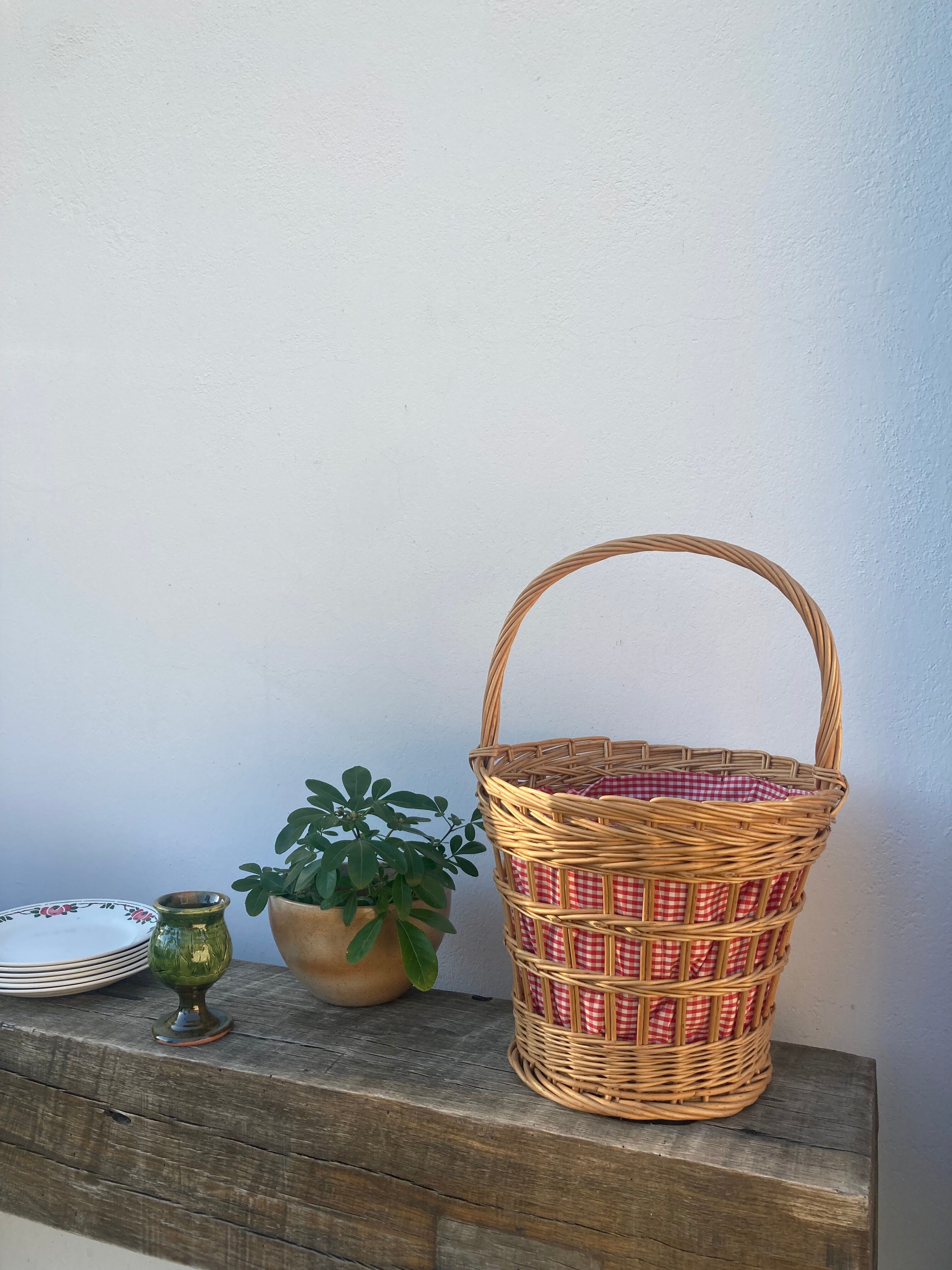 Basket in vintage woven wicker and red gingham