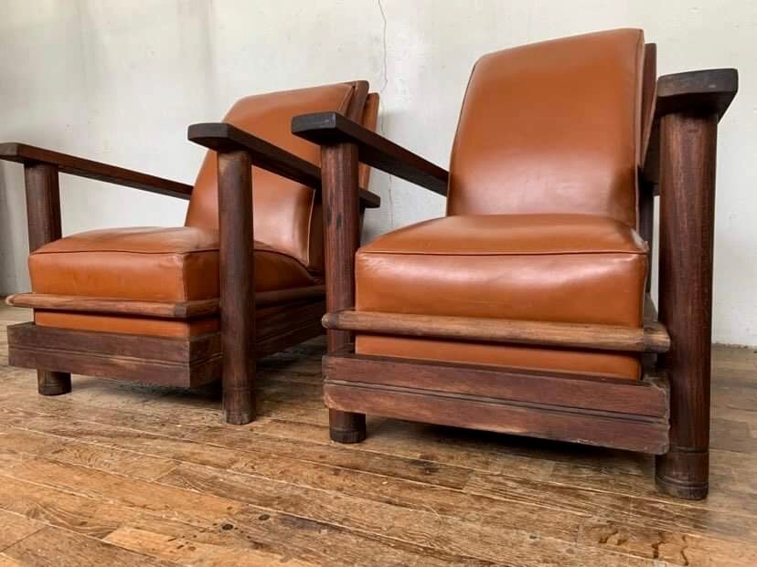 PAIR OF BRUTALIST ARMCHAIRS IN TEAK AND VINTAGE COGNAC LEATHER FROM THE 1950S