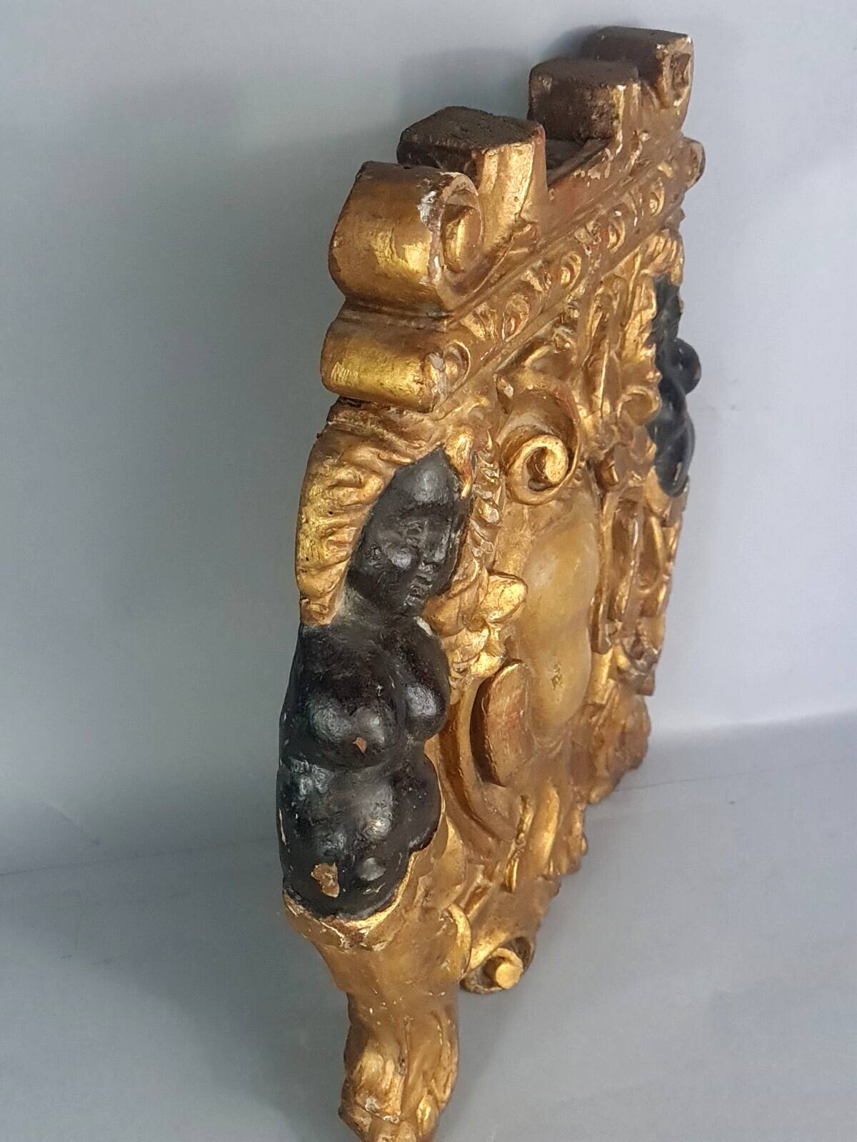 18th century carved wooden element, a cartouche surrounded by two women C478