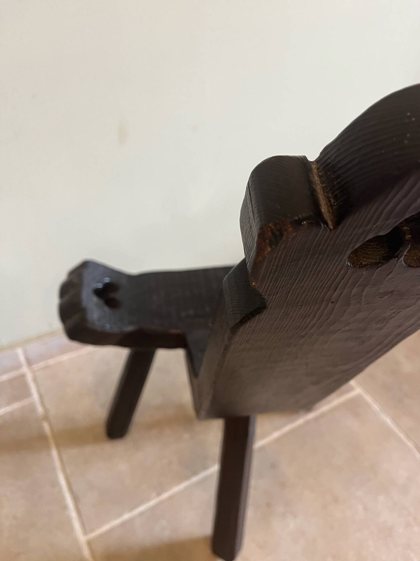 Tabouret tripode rustique