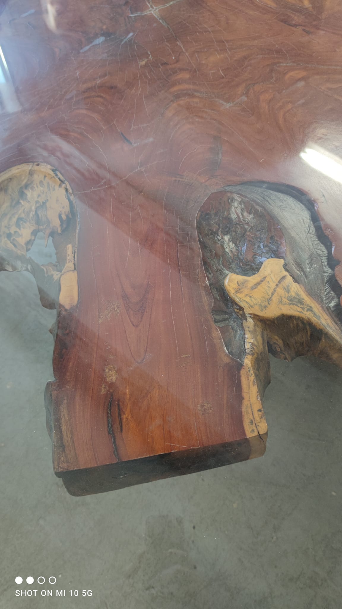 Round table carved from a wooden slice of PADOUK