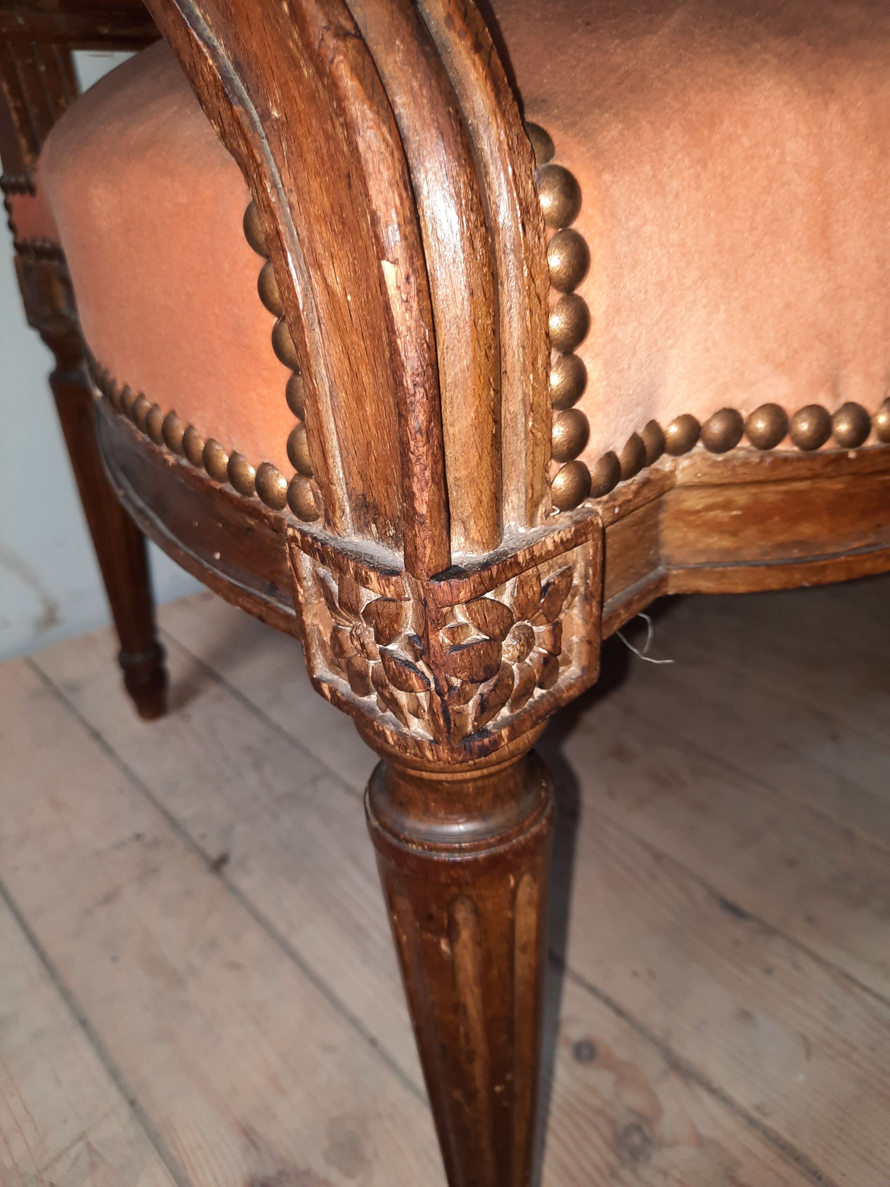 Paire de fauteuils de style Louis XVI