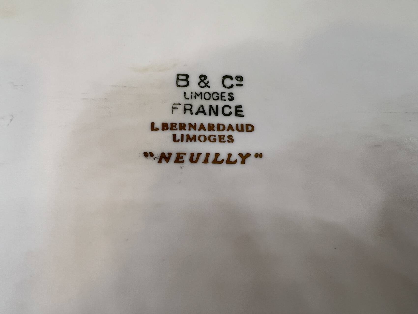 Plat à cake Bernardaud Limoges en porcelaine modele Neuilly