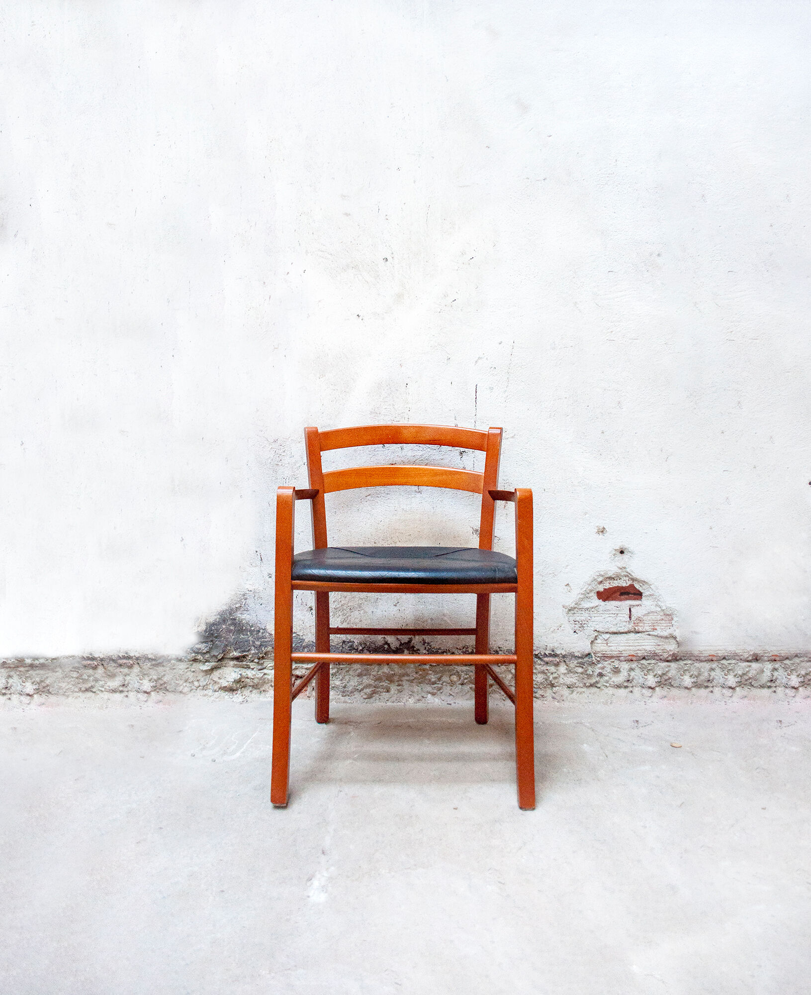 Beech and leather armchairs Model Marocca by Vico Magistretti for De Padova Italia Year 1987