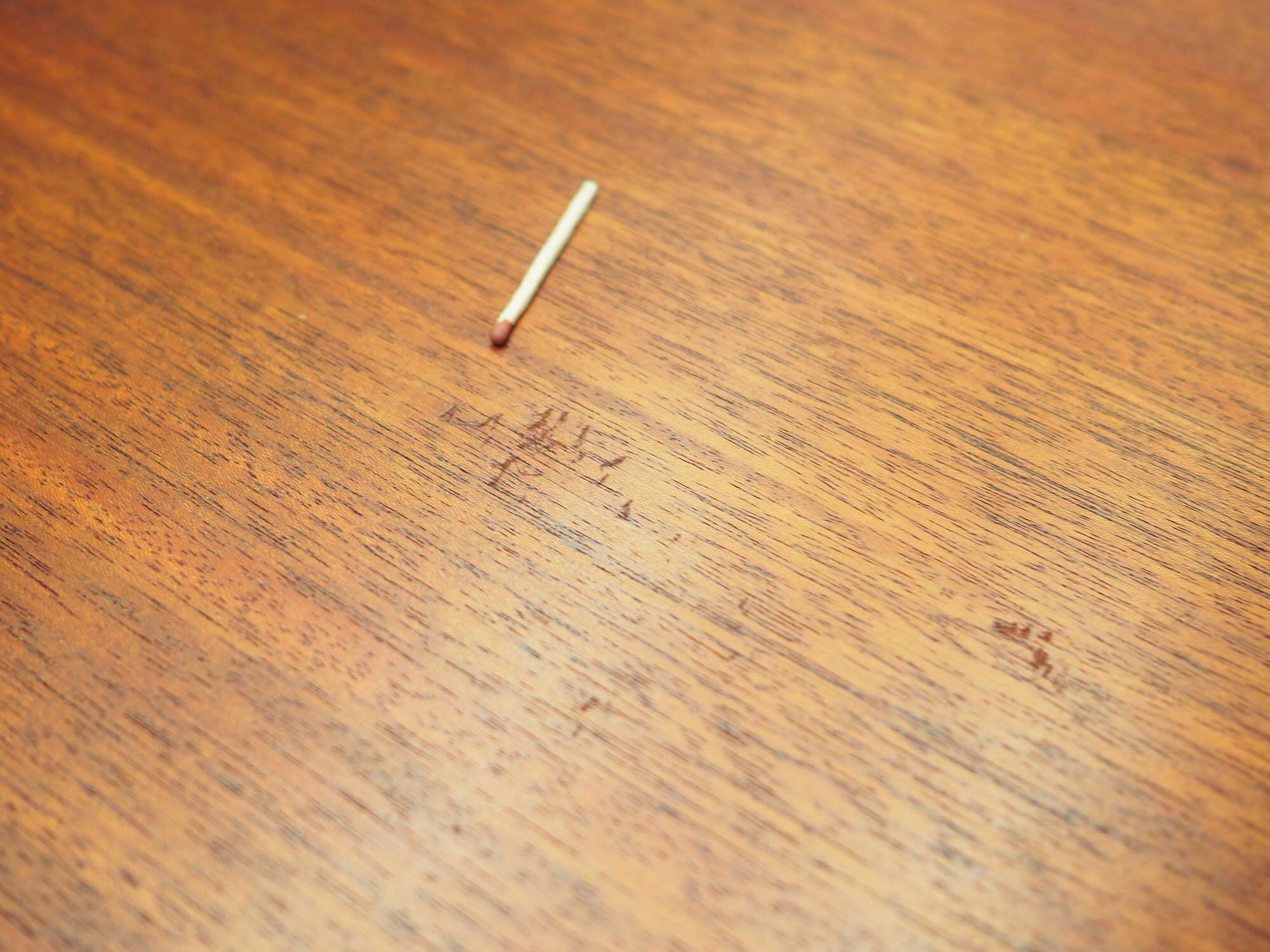 Table demi-ronde en teck, design danois, années 1970, fabricant : Bent Krogh