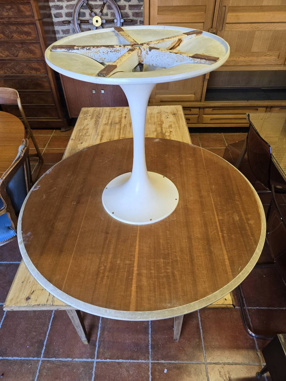 Tulip foot table from the 70s, 120cms in diameter