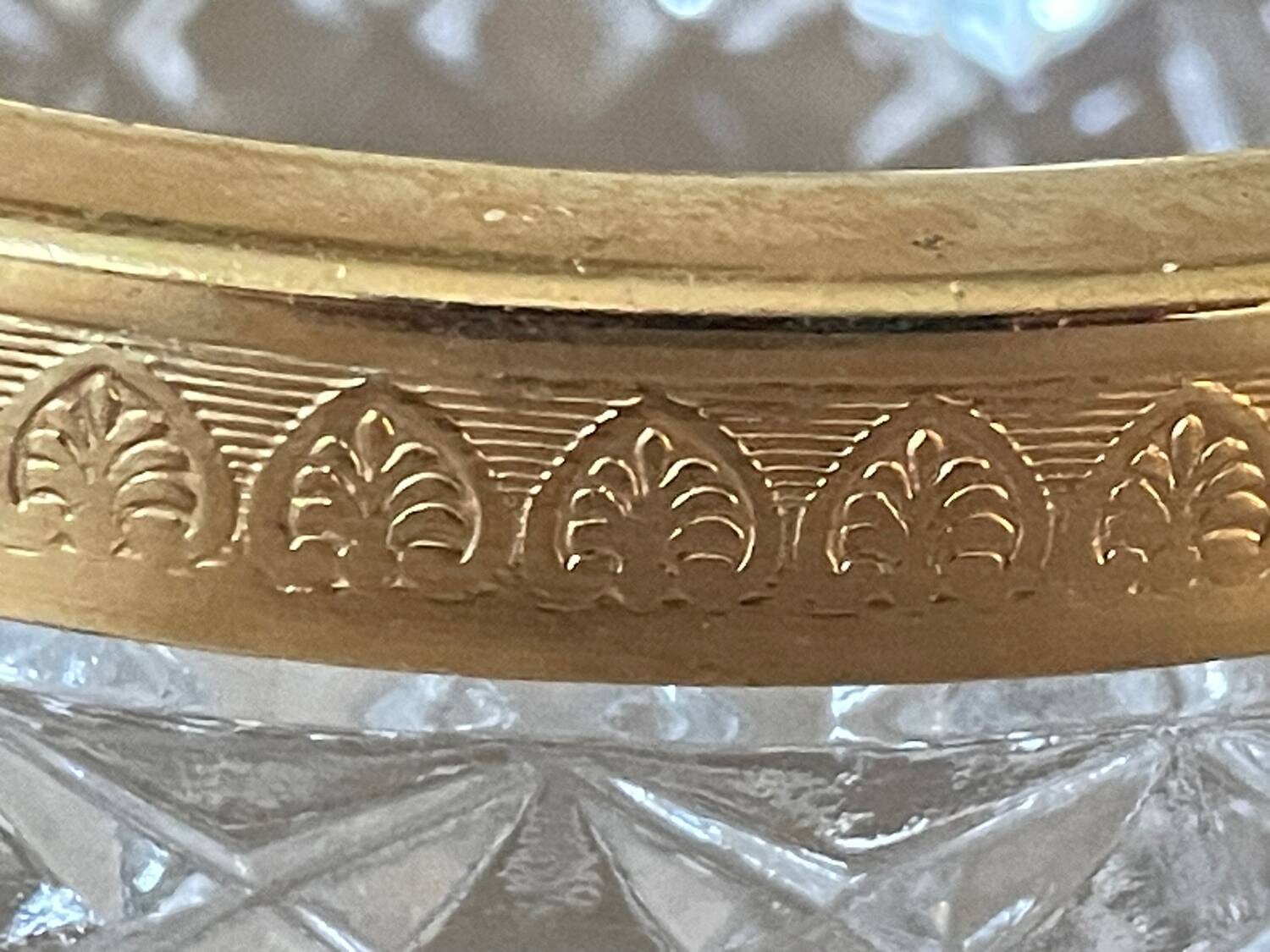 Salad bowl and cups in cut glass and brass