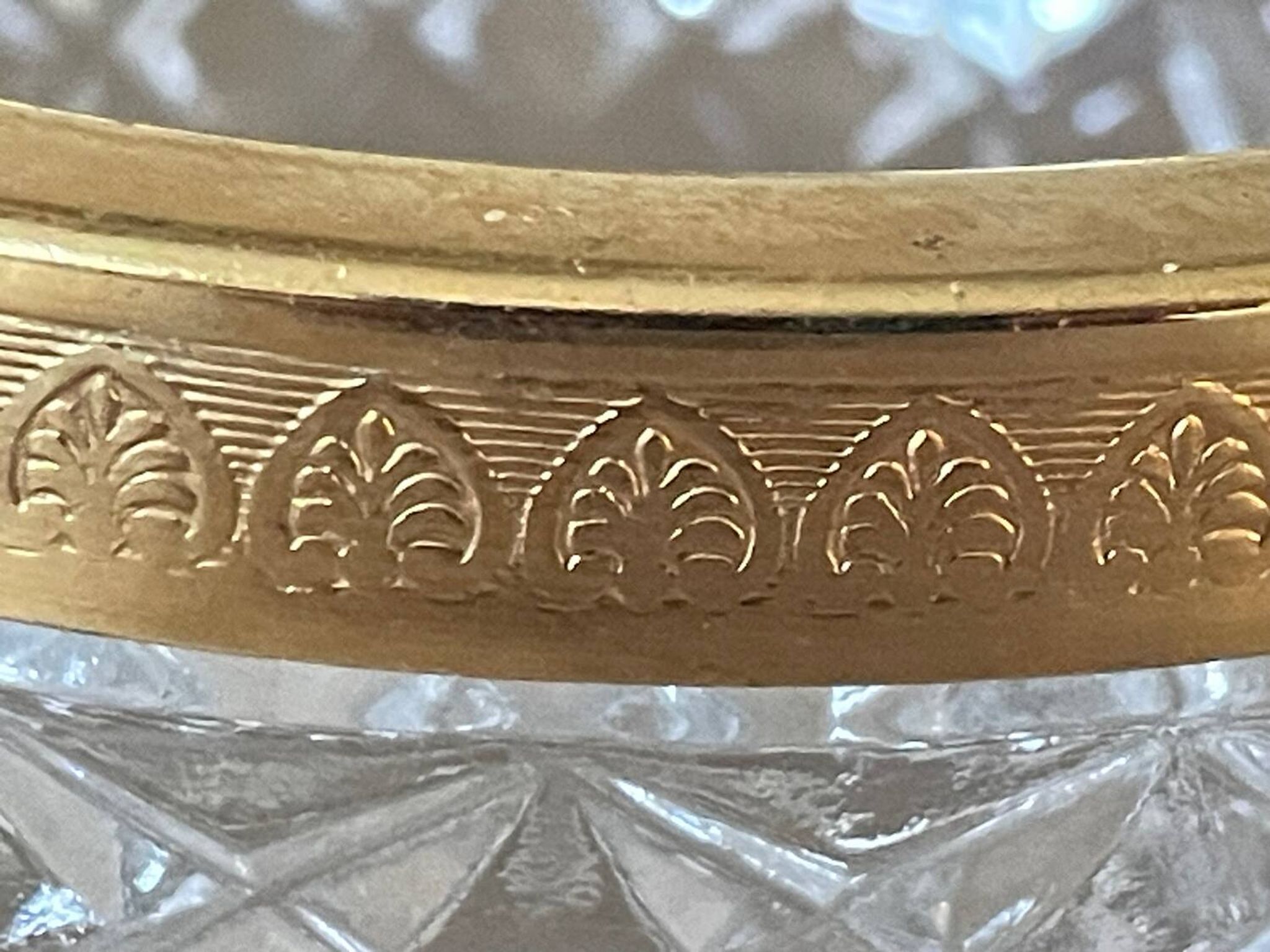 Saladier et coupelles en verre taillé et laiton